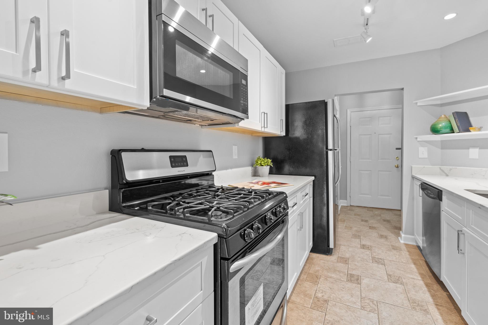 ENGLISH COUNTRY MANOR - Residential