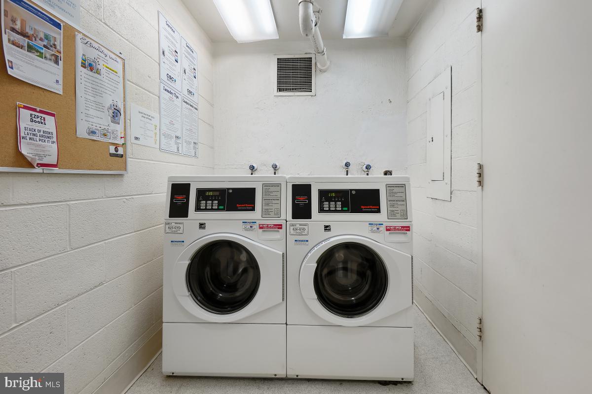 THE KENWOOD - Residential Lease