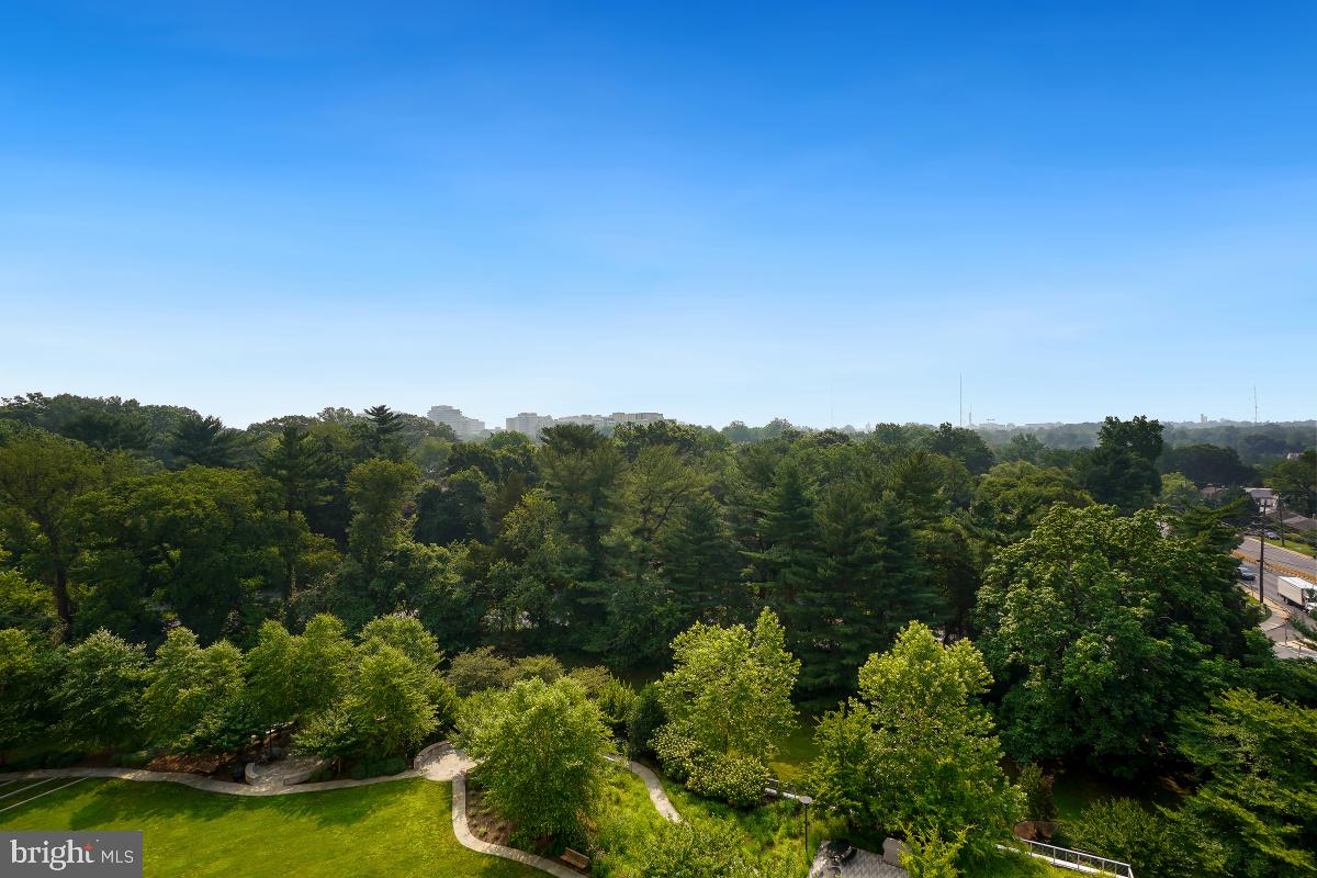 THE KENWOOD - Residential Lease