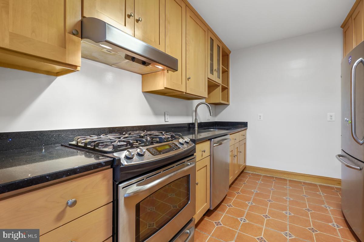 THE KENWOOD - Residential Lease