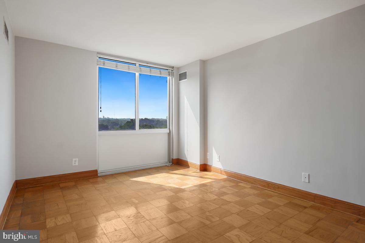 THE KENWOOD - Residential Lease