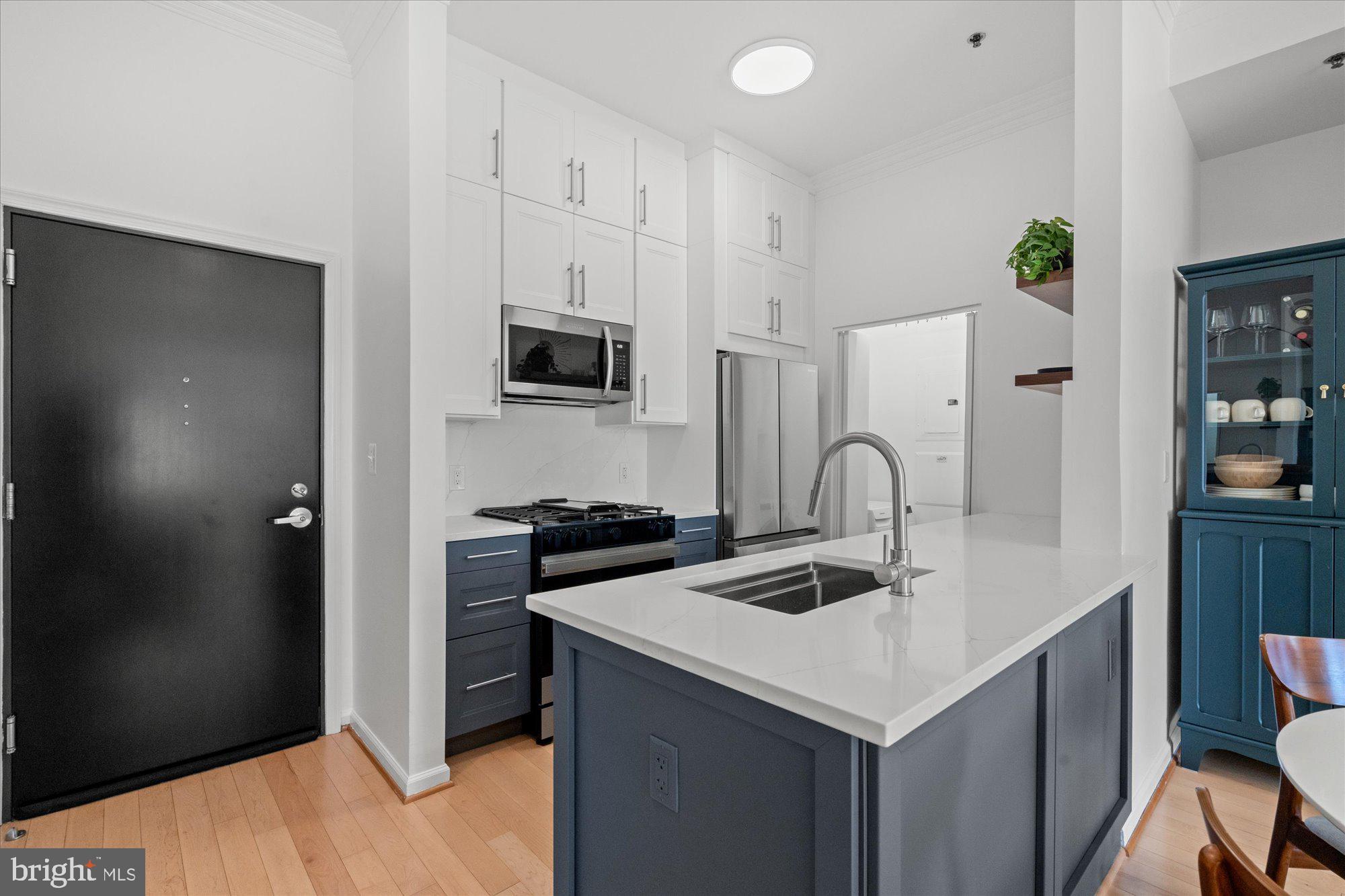 309 HOLLAND LANE 311