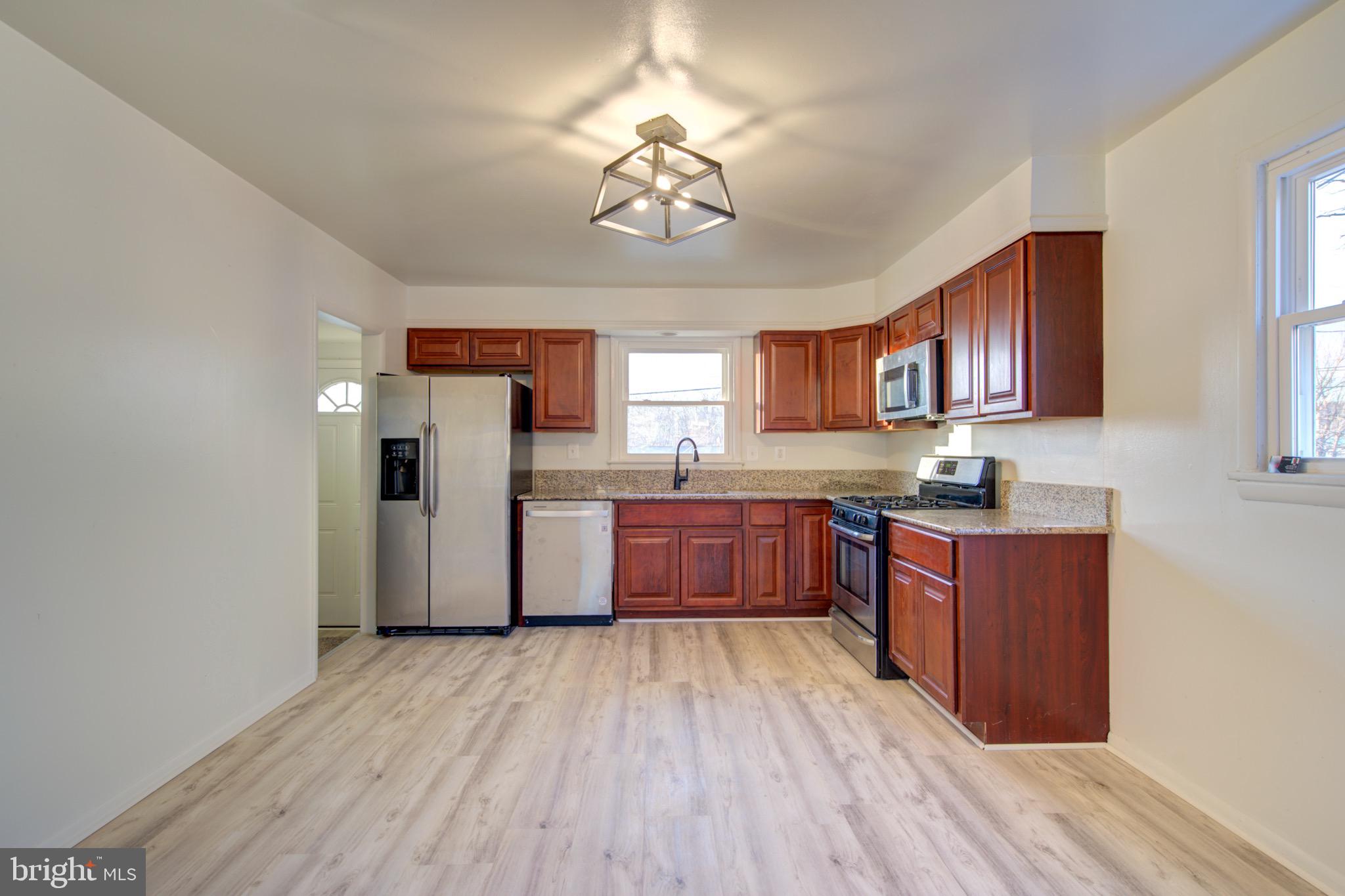 HAMILTON HILLS - Residential