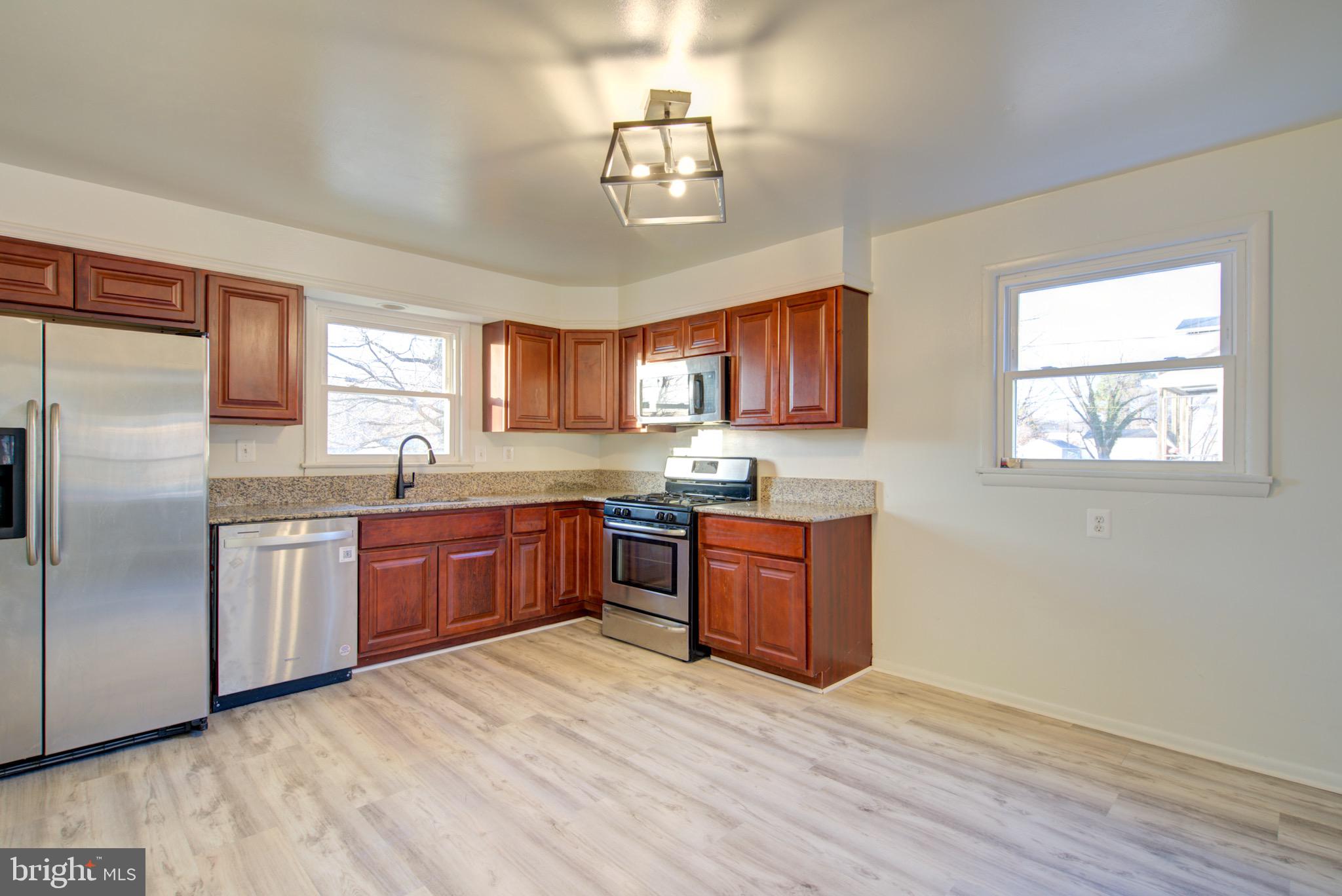 HAMILTON HILLS - Residential