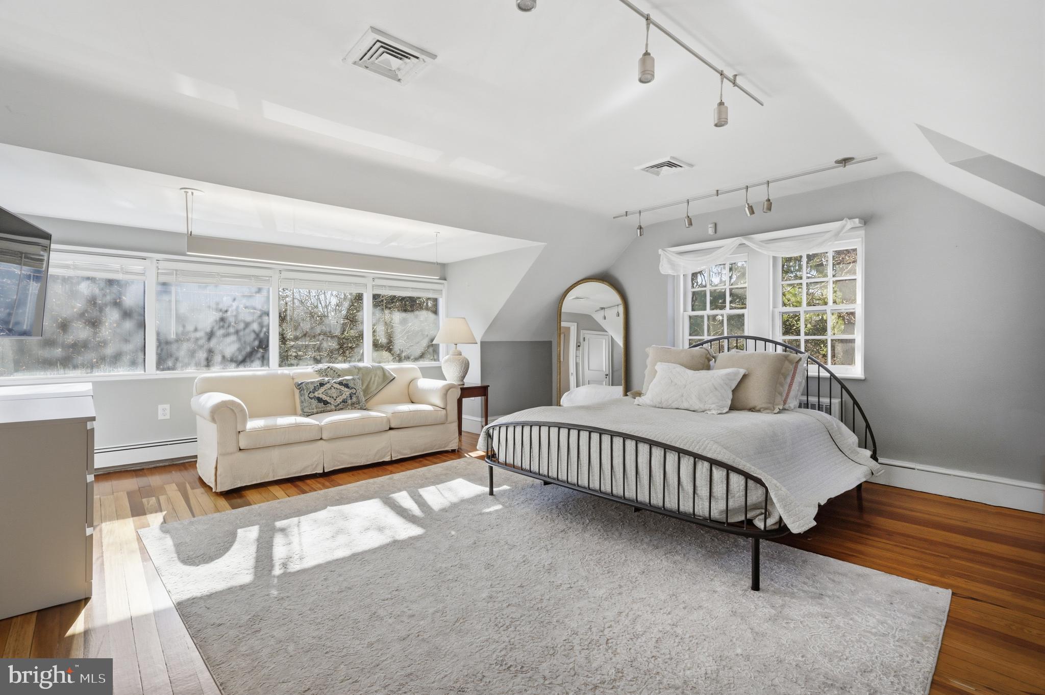 CHESTNUT HILL - Residential