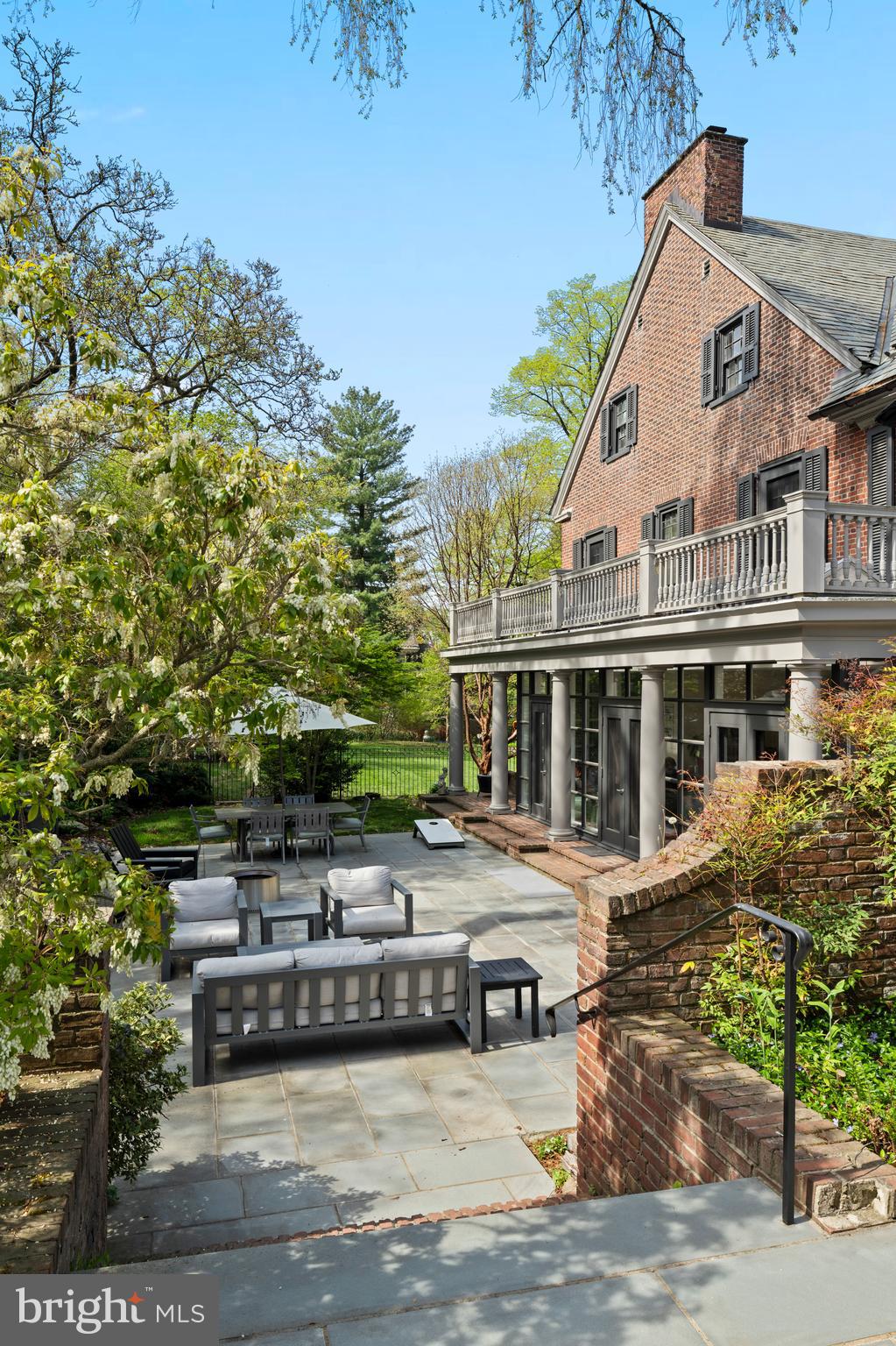 CHESTNUT HILL - Residential