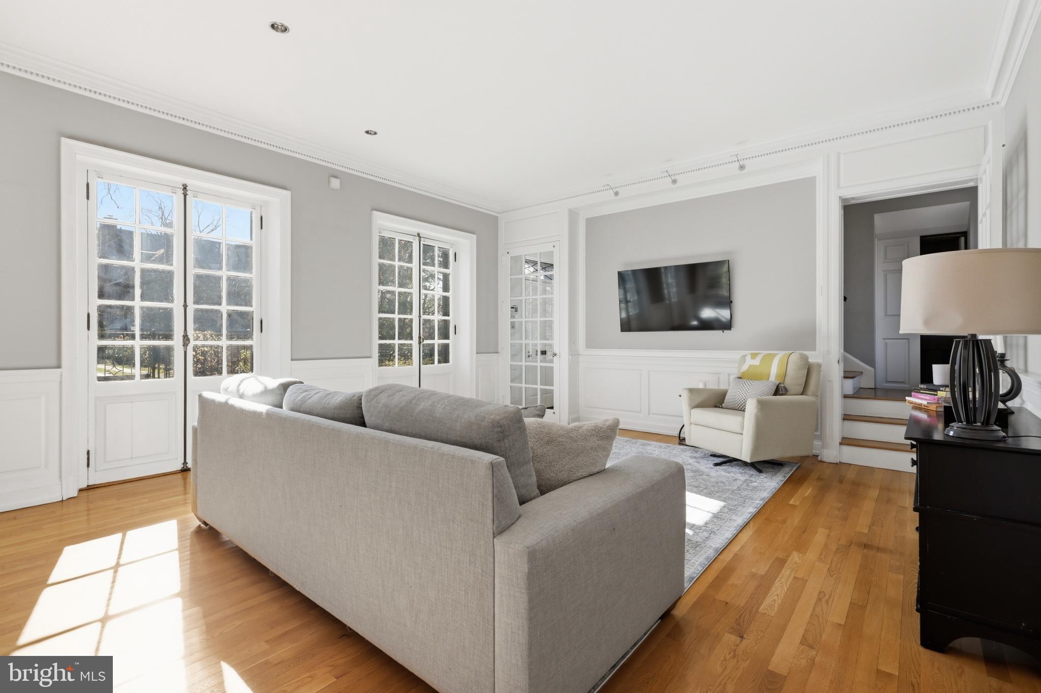 CHESTNUT HILL - Residential