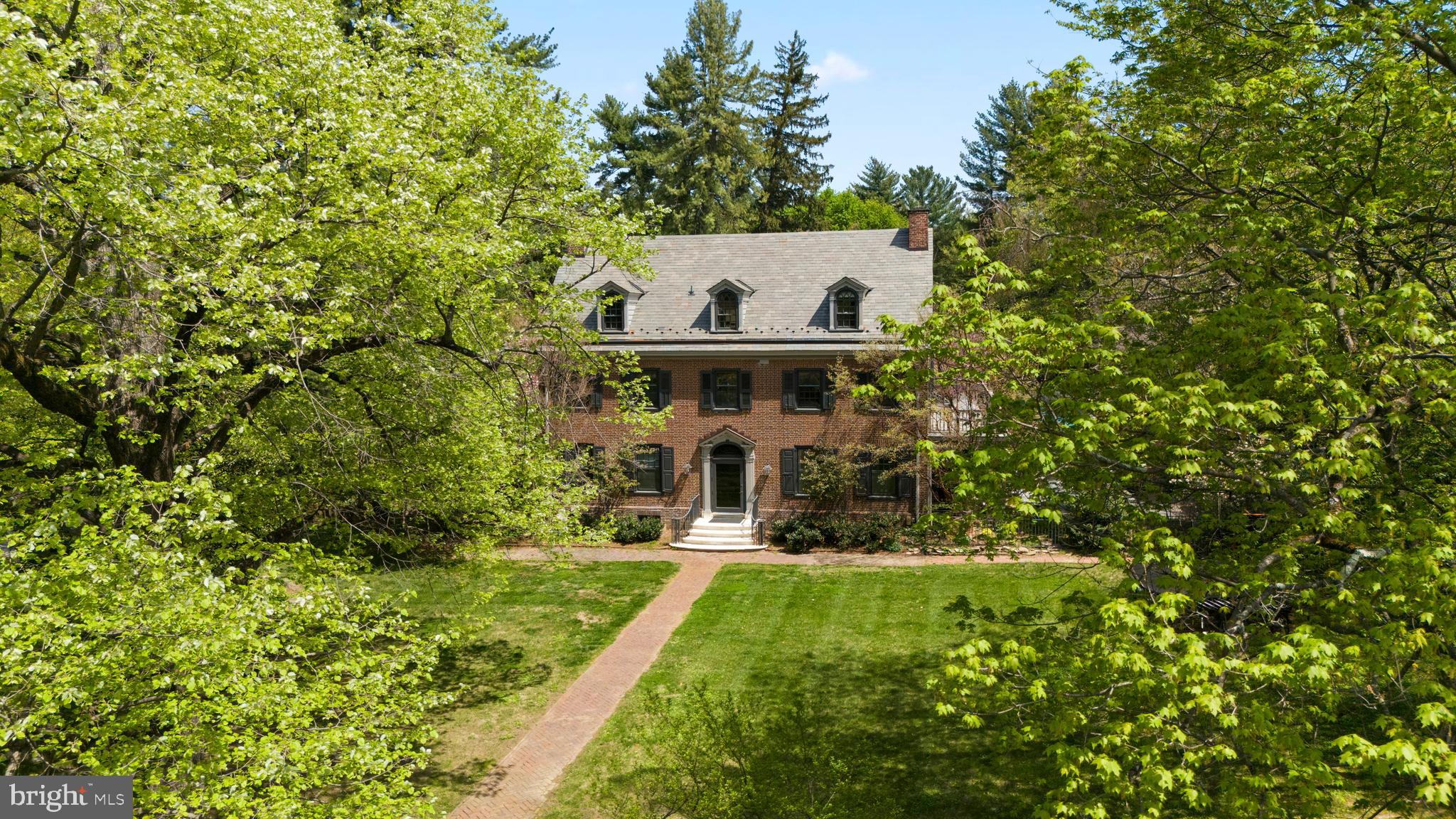 CHESTNUT HILL - Residential