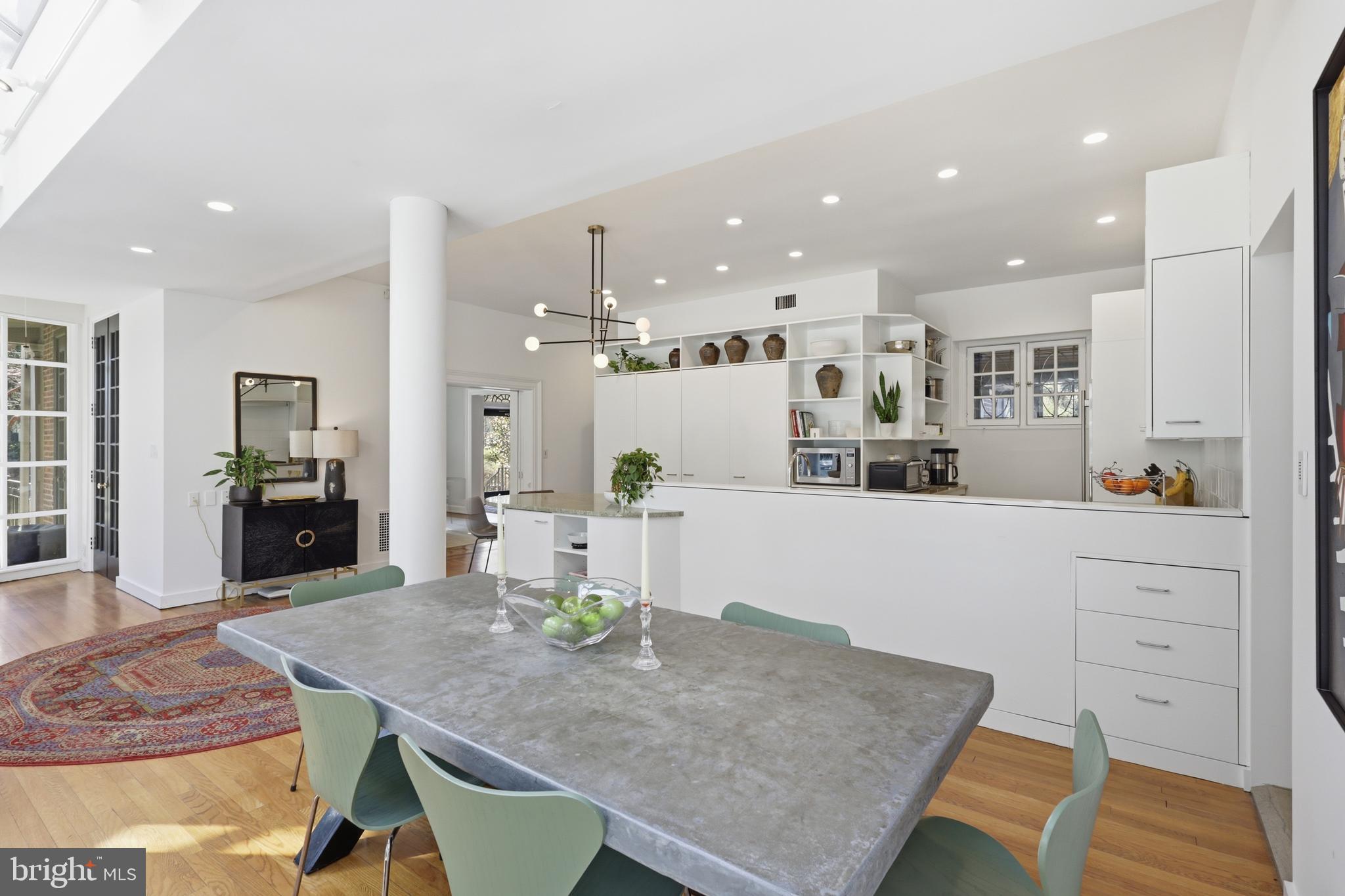 CHESTNUT HILL - Residential