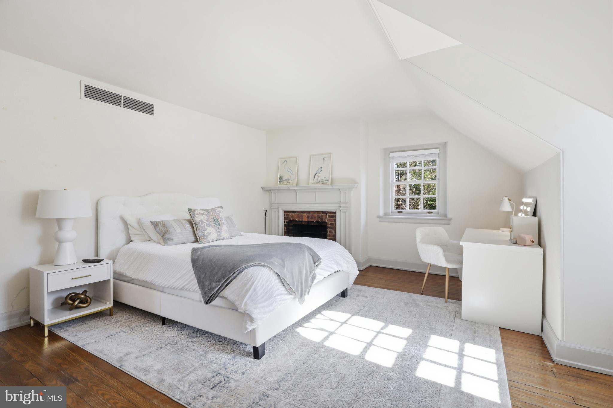 CHESTNUT HILL - Residential