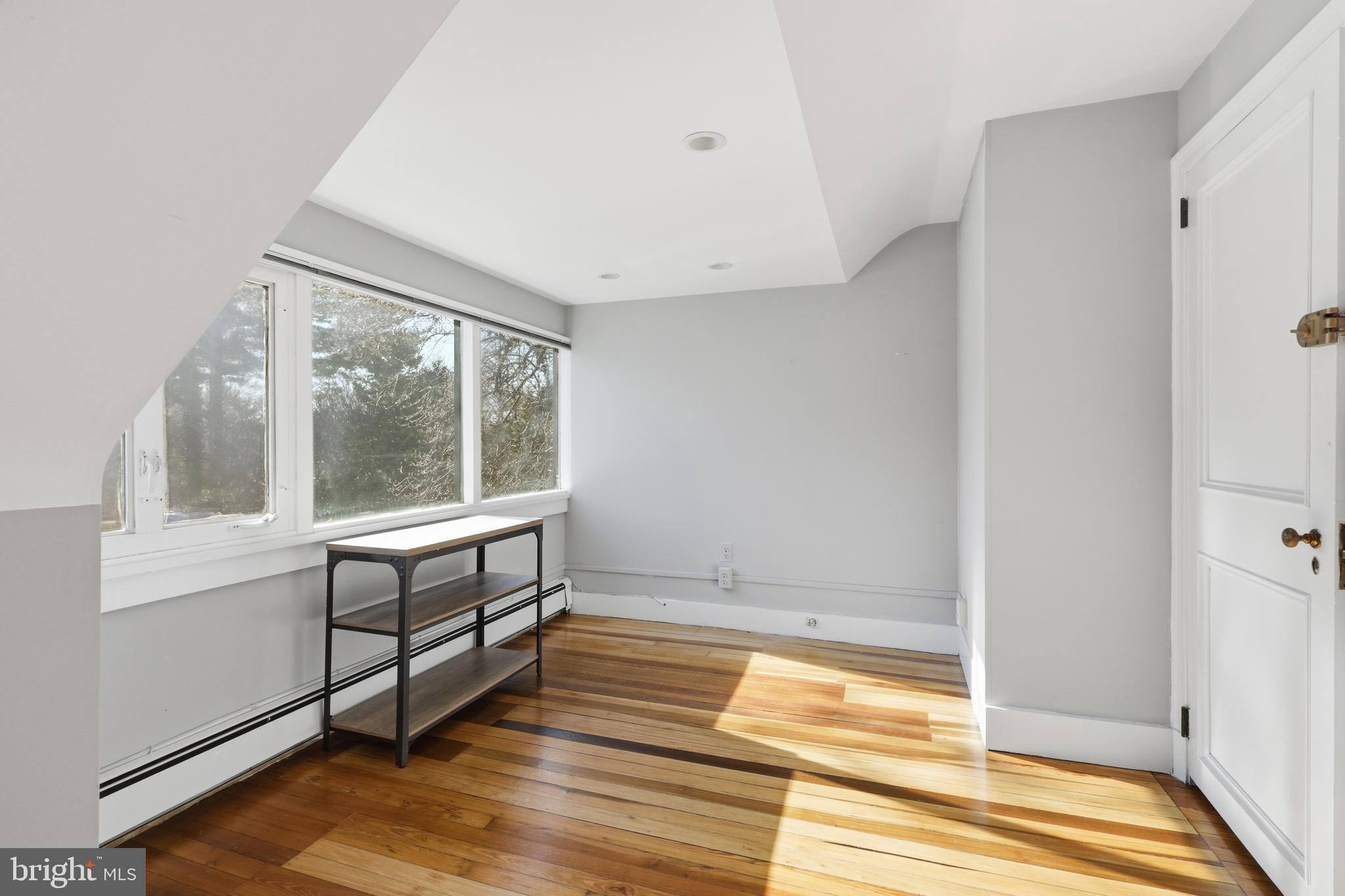 CHESTNUT HILL - Residential