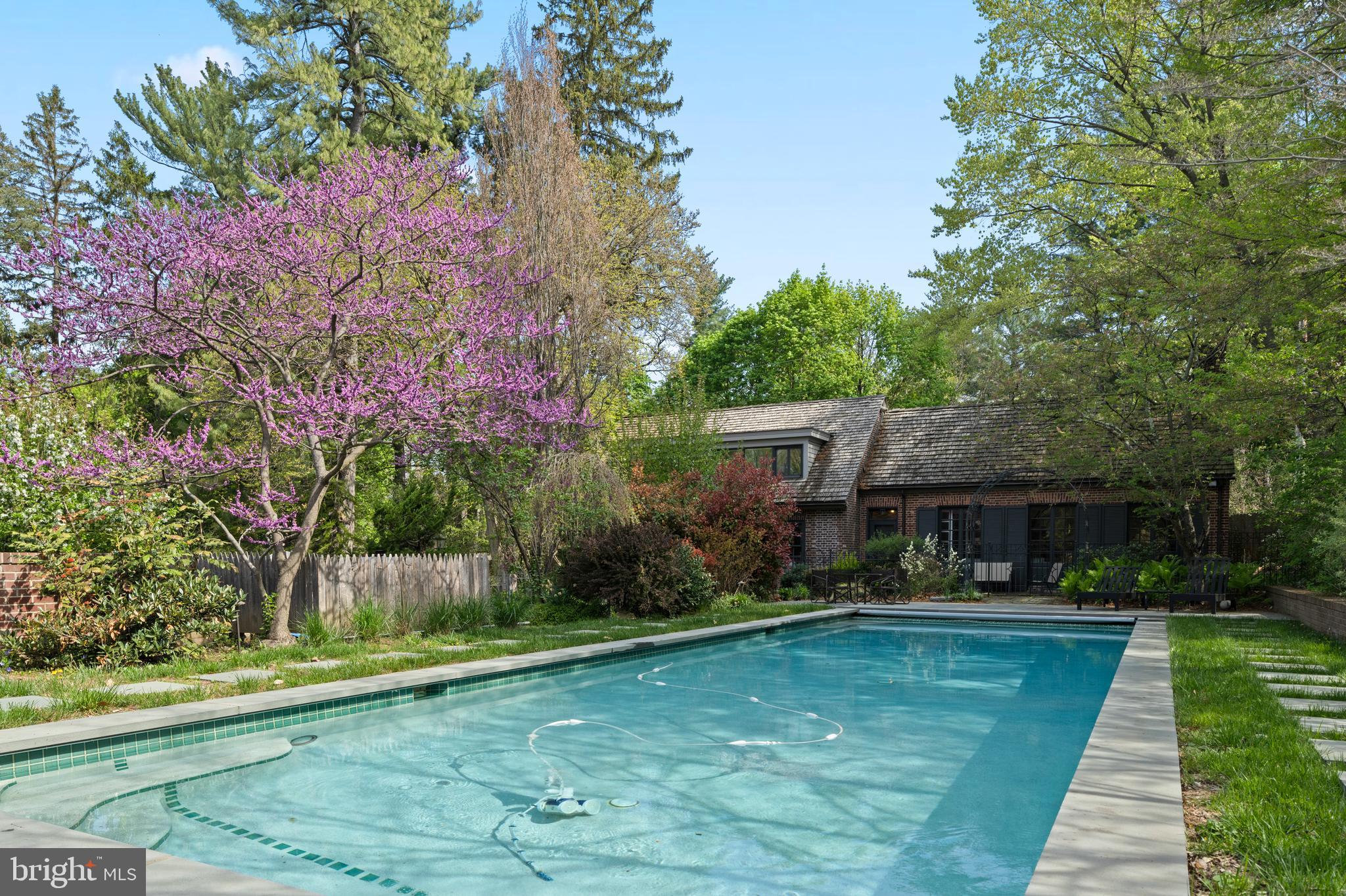 CHESTNUT HILL - Residential