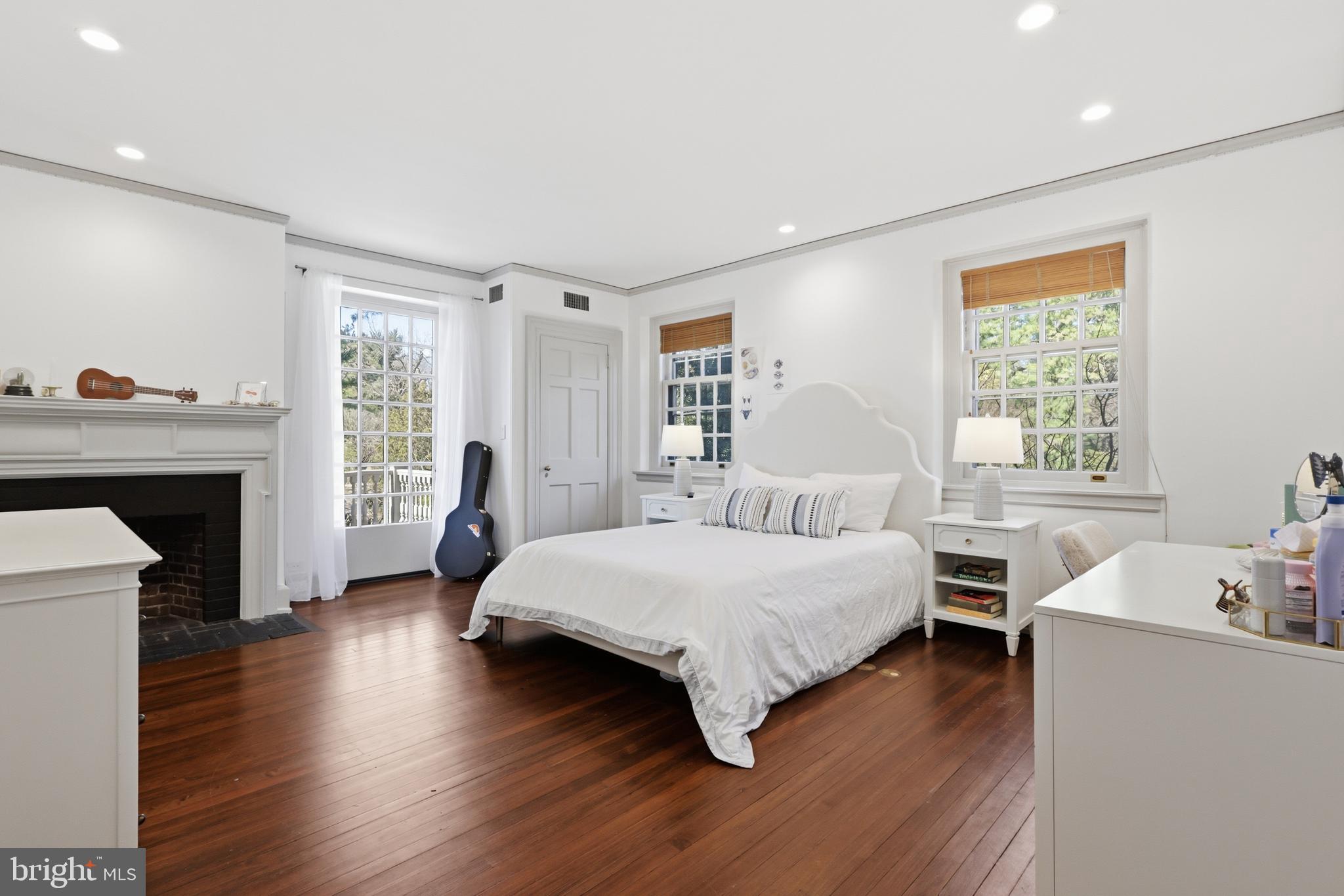 CHESTNUT HILL - Residential