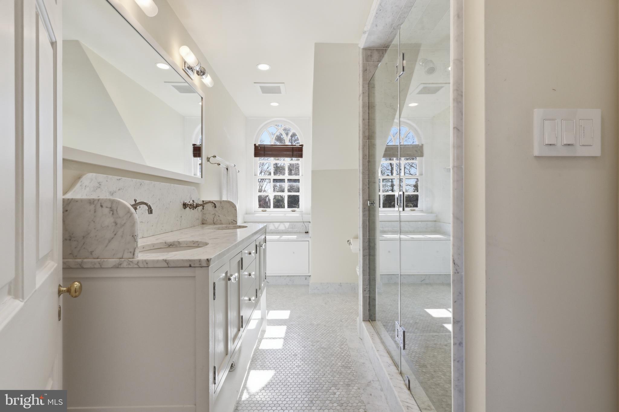 CHESTNUT HILL - Residential