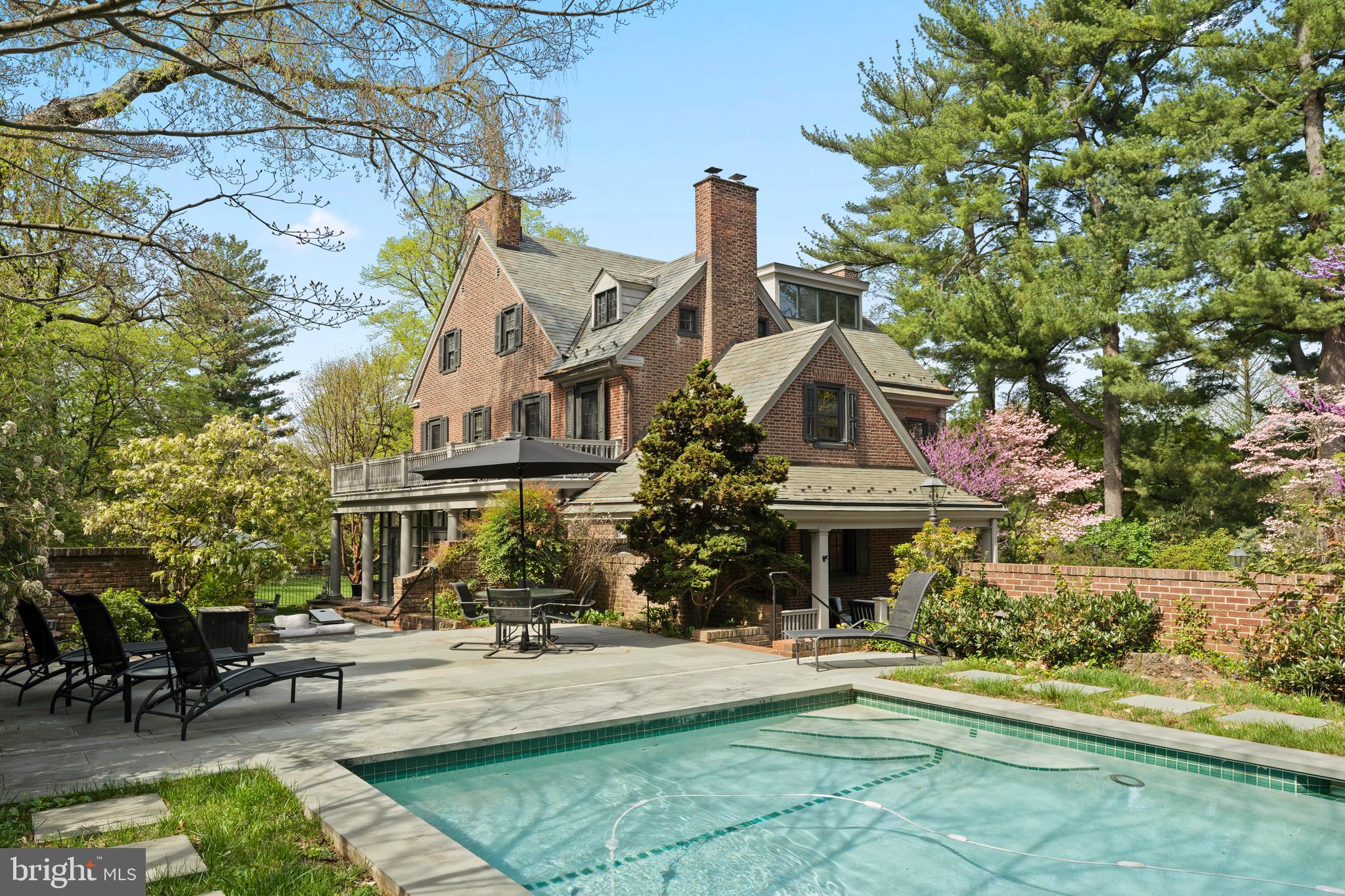 CHESTNUT HILL - Residential
