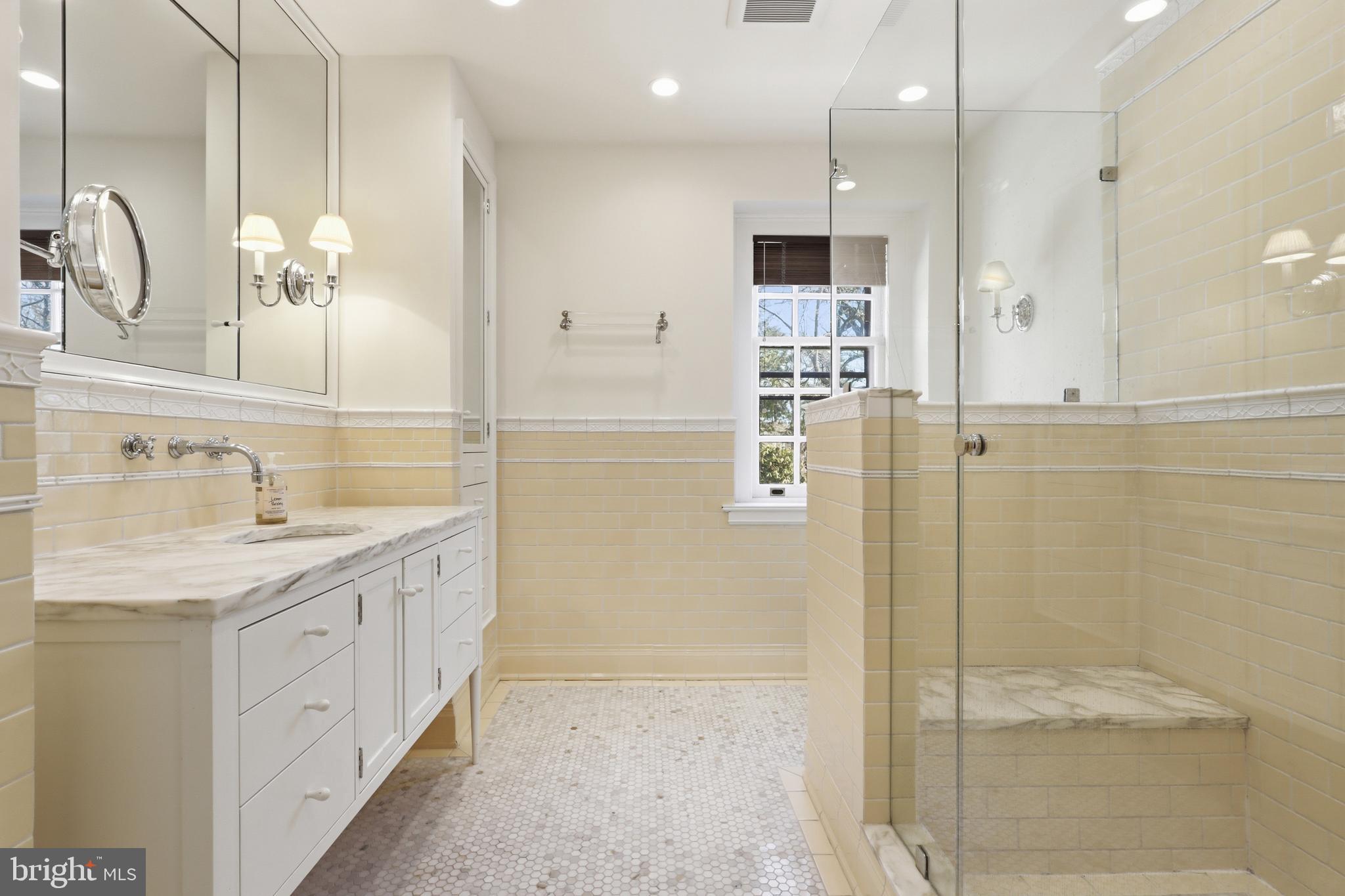 CHESTNUT HILL - Residential