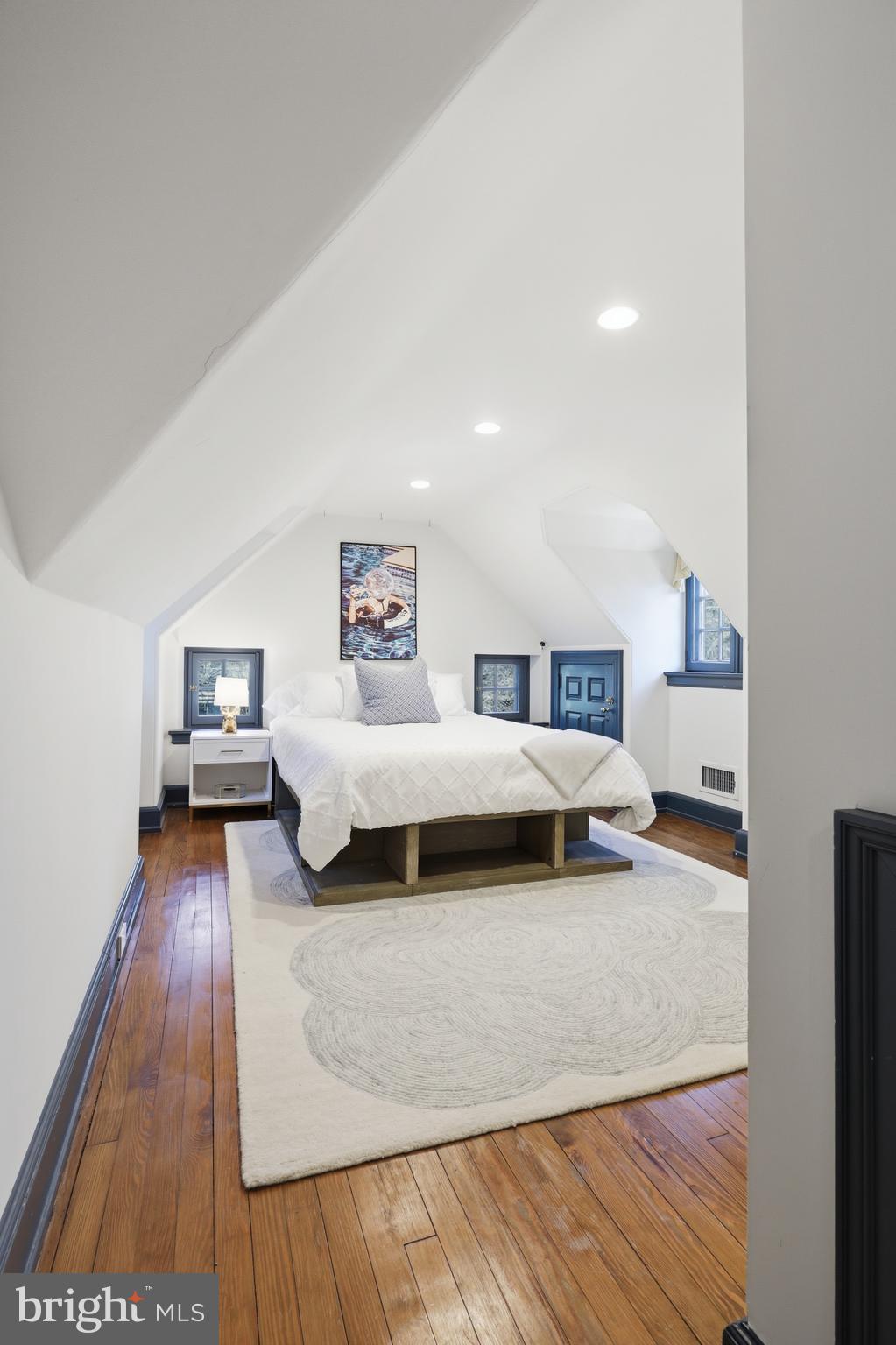 CHESTNUT HILL - Residential