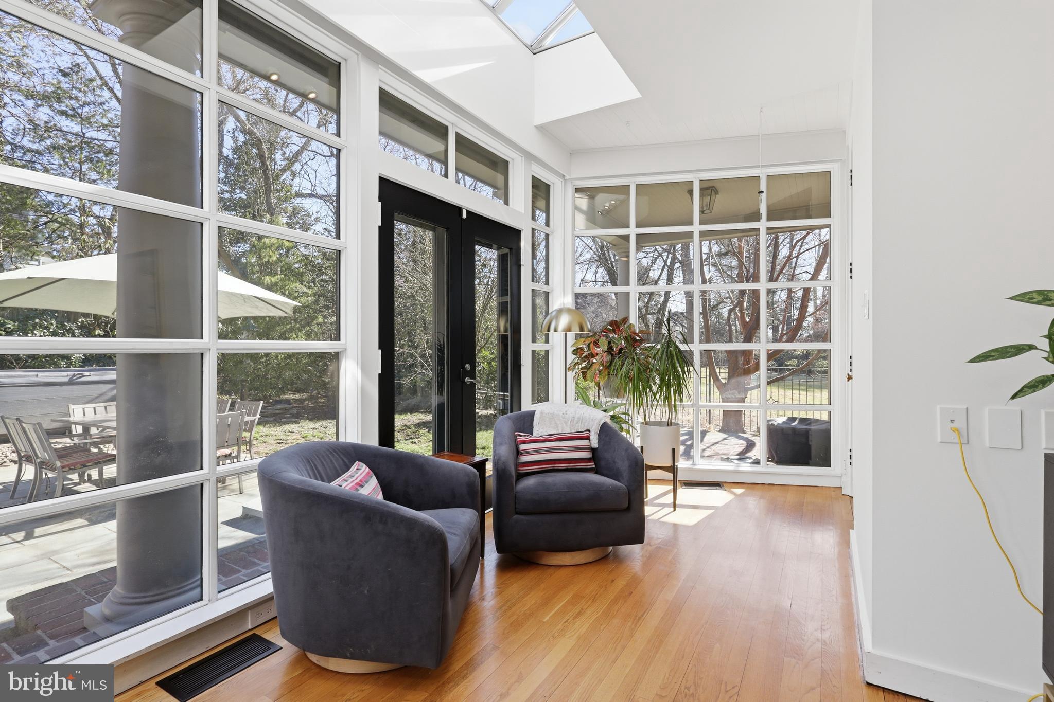 CHESTNUT HILL - Residential