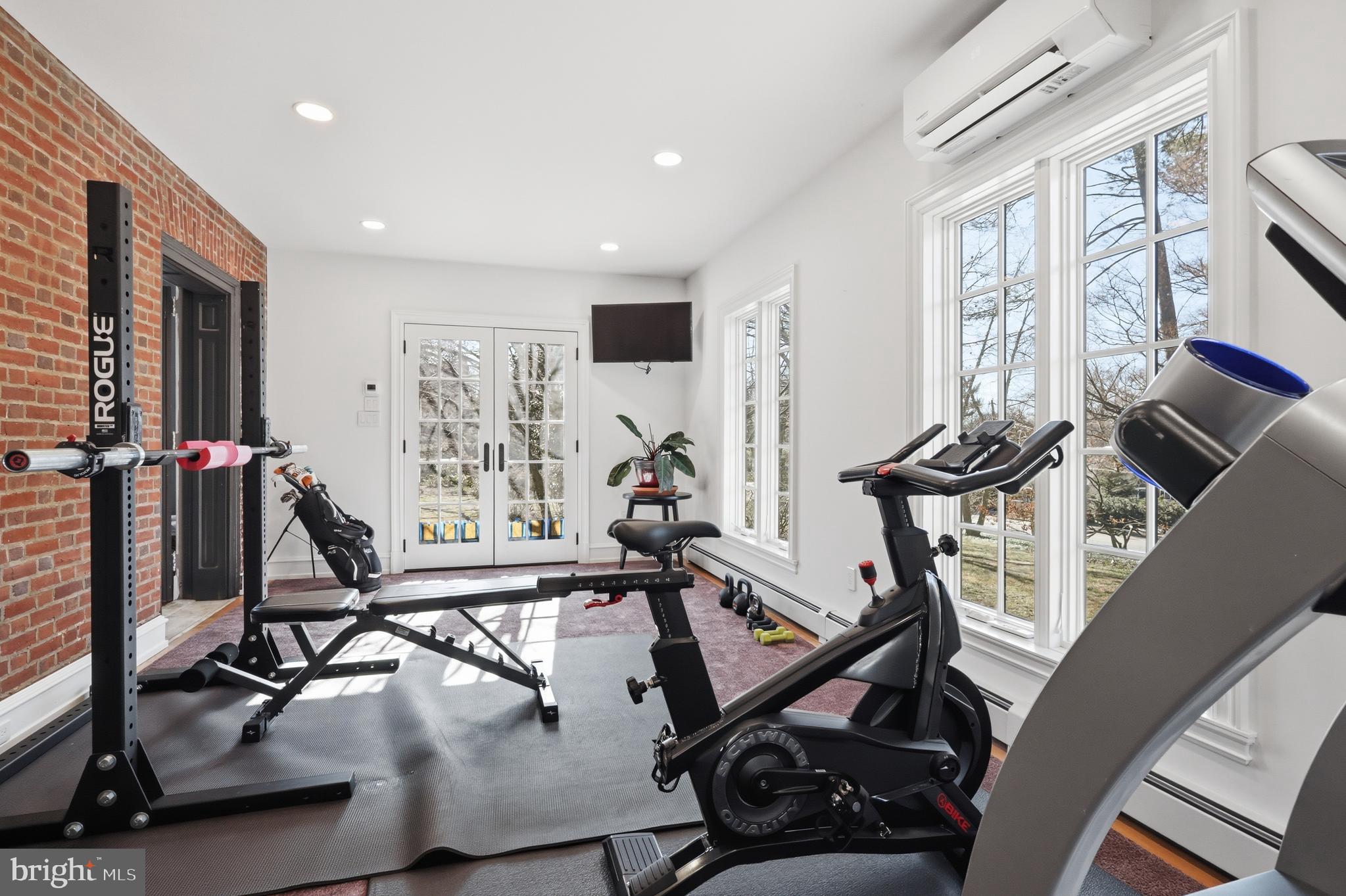 CHESTNUT HILL - Residential