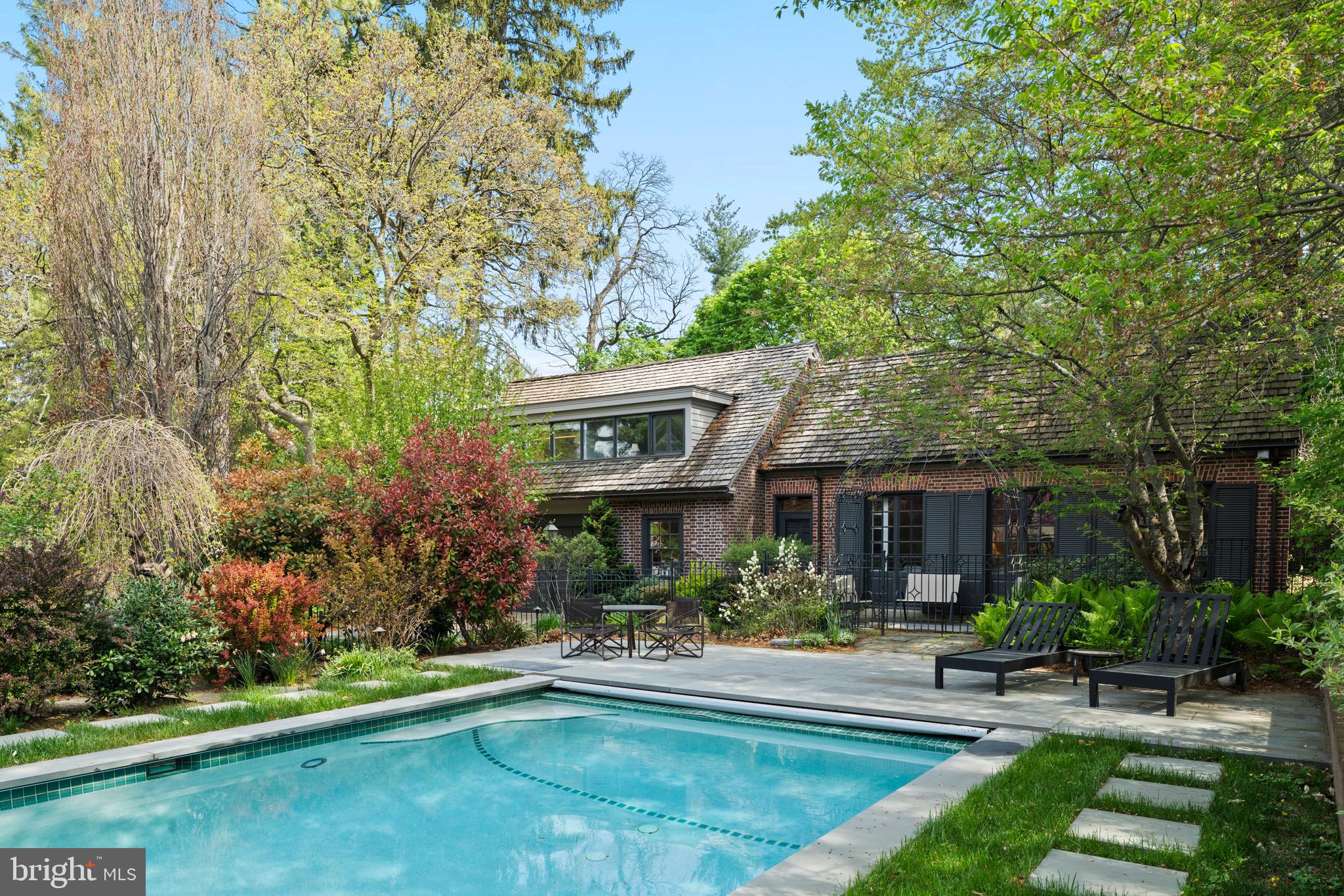 CHESTNUT HILL - Residential