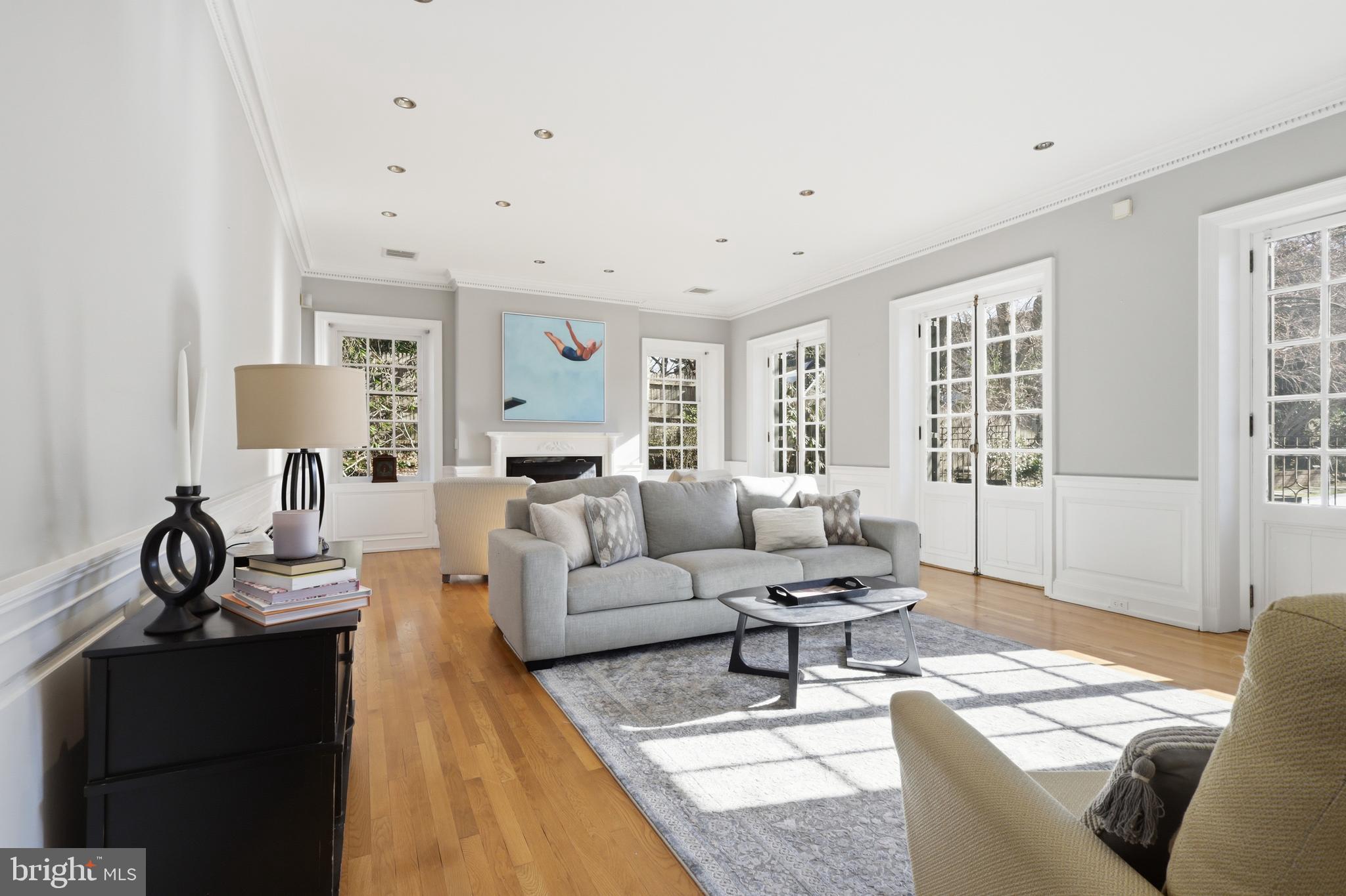 CHESTNUT HILL - Residential