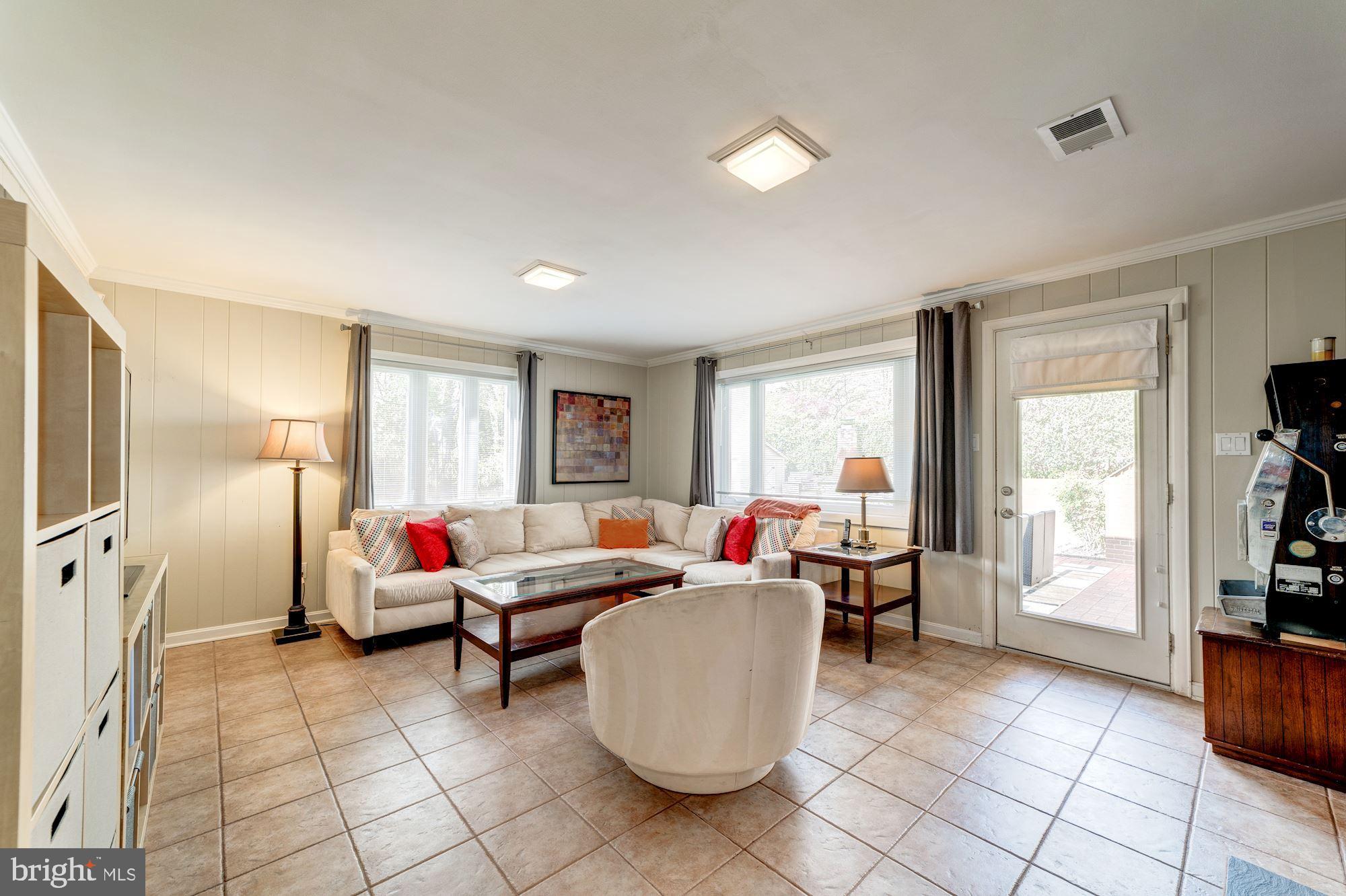 ARLINGTON RIDGE - Residential