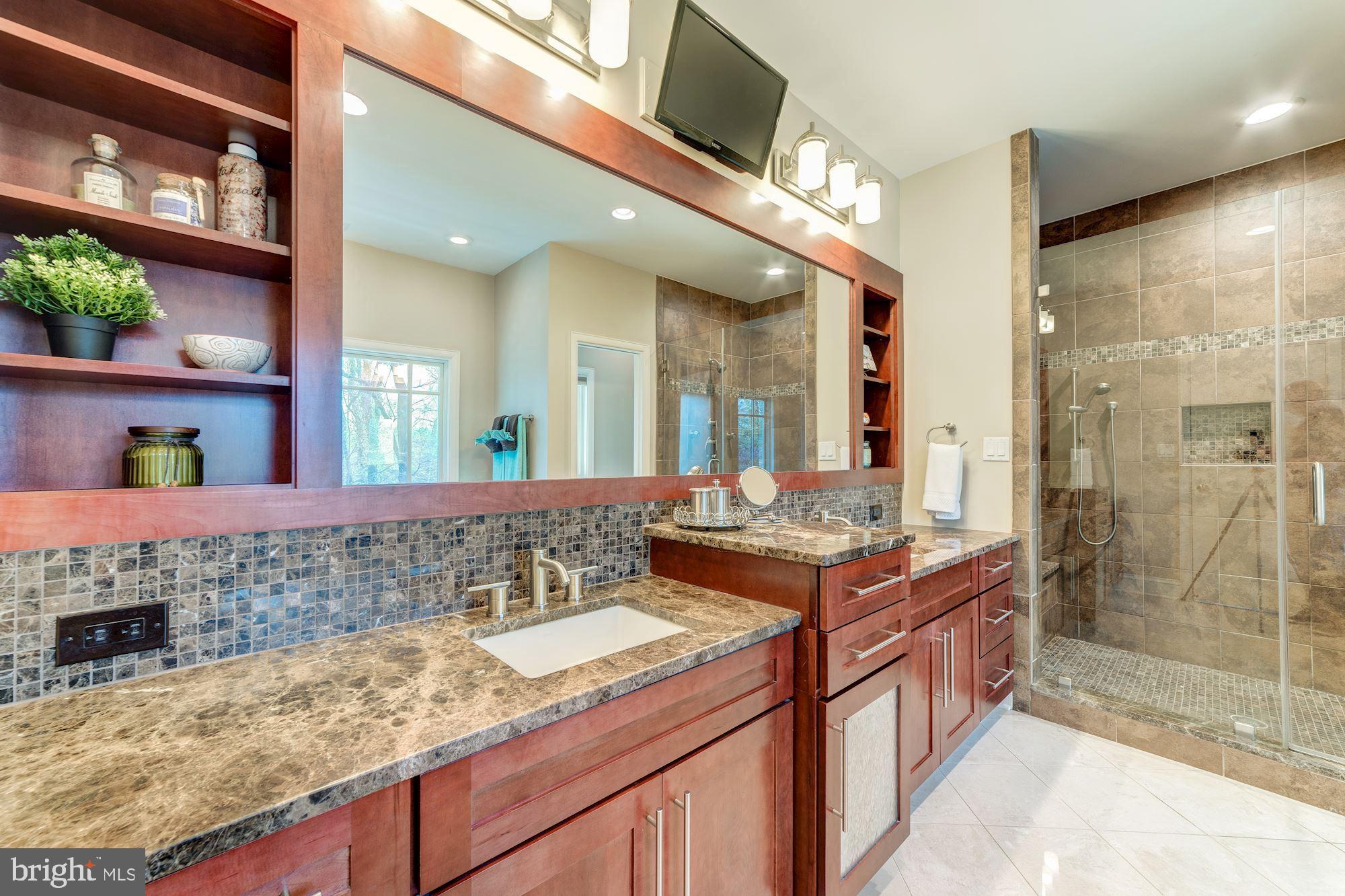 ARLINGTON RIDGE - Residential