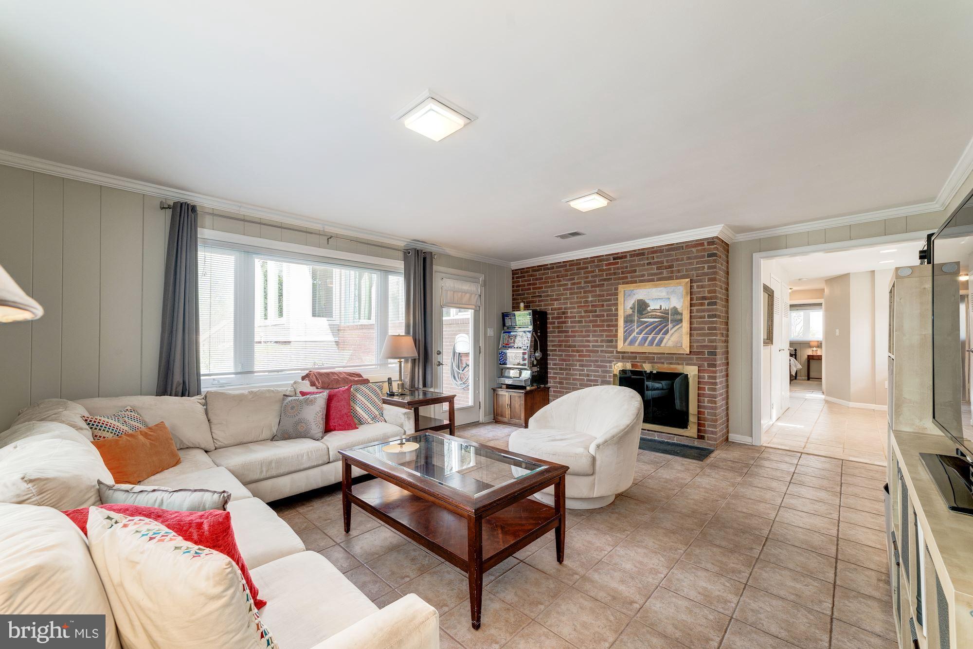 ARLINGTON RIDGE - Residential