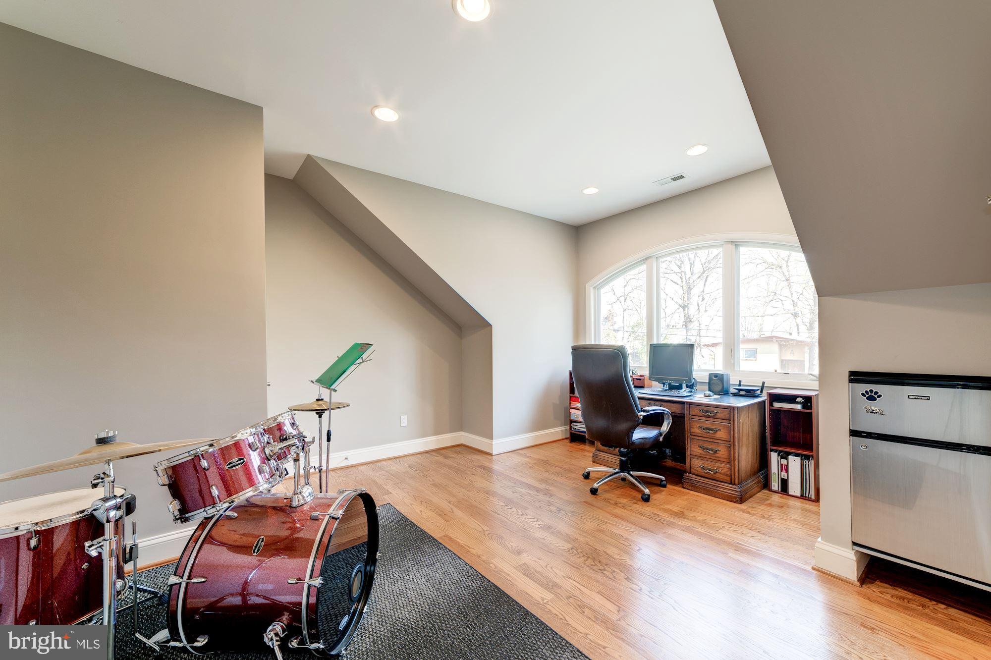 ARLINGTON RIDGE - Residential