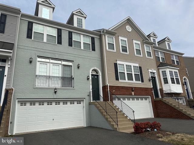 BRADLEY SQUARE - Residential