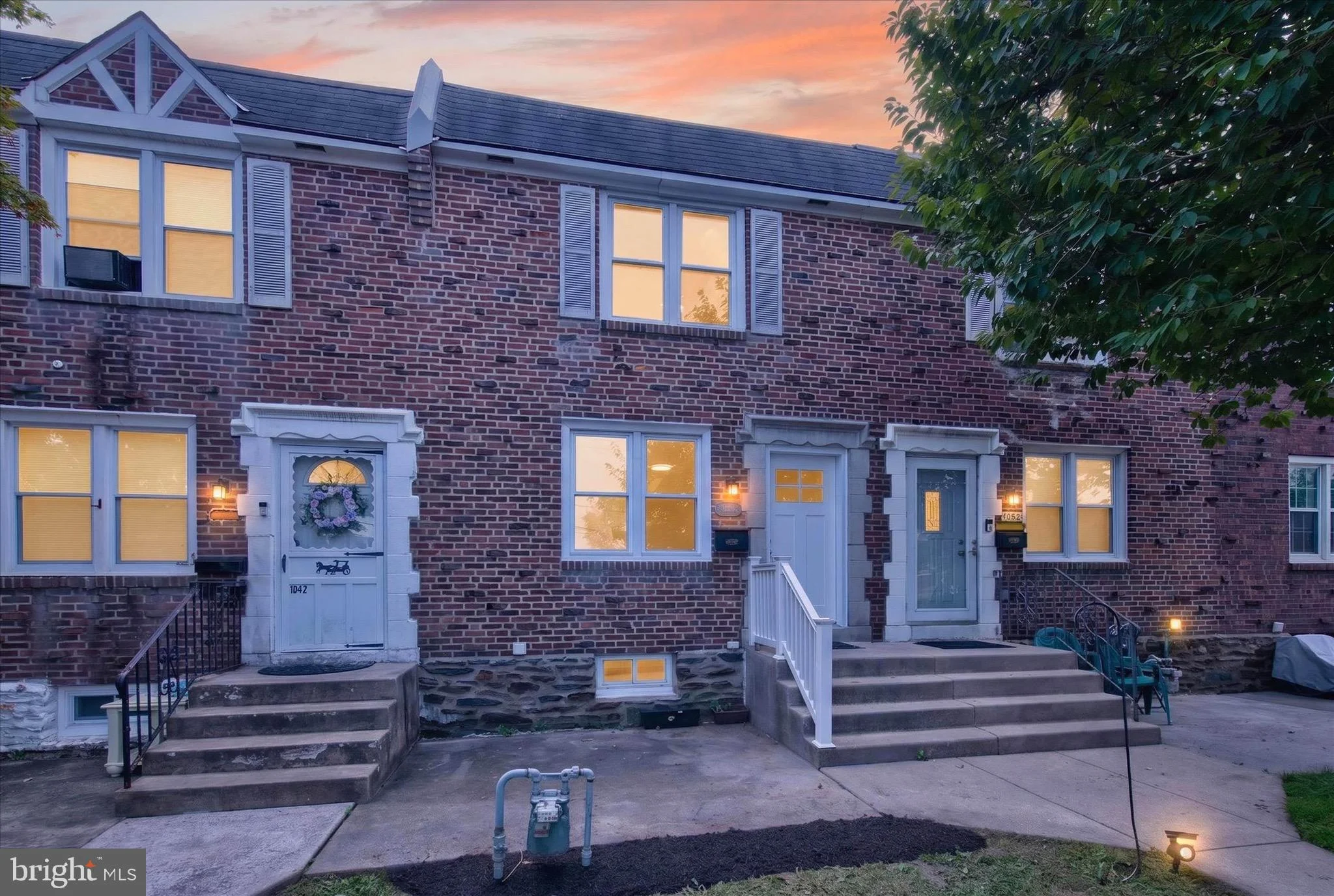 1044 W Ashland Avenue