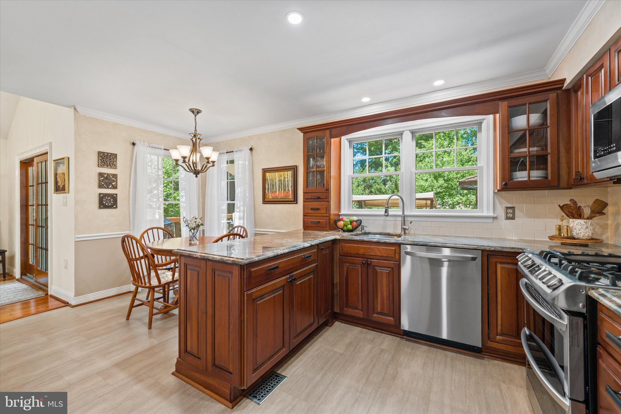 CHANTILLY HIGHLANDS - Residential