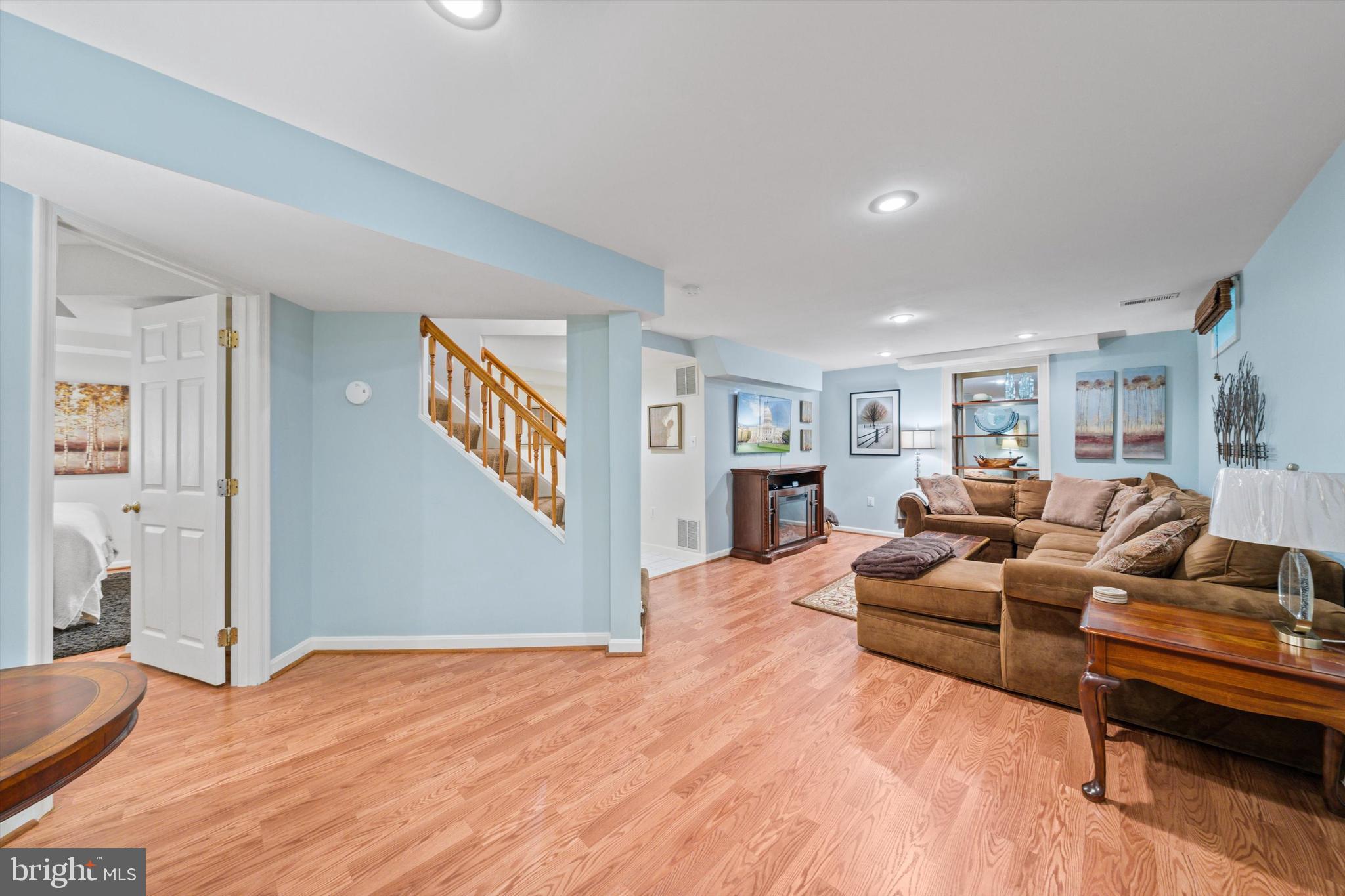 CHANTILLY HIGHLANDS - Residential