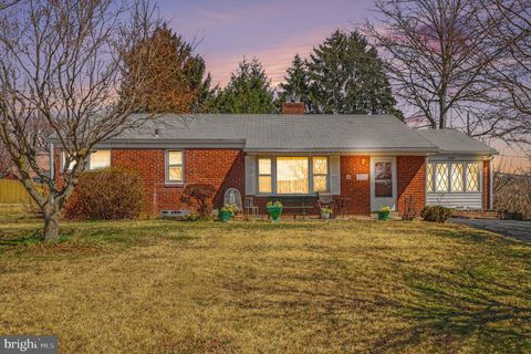 Homes For Sale - 2203 Dickens Lane<br/> BROOMALL, PA 19008