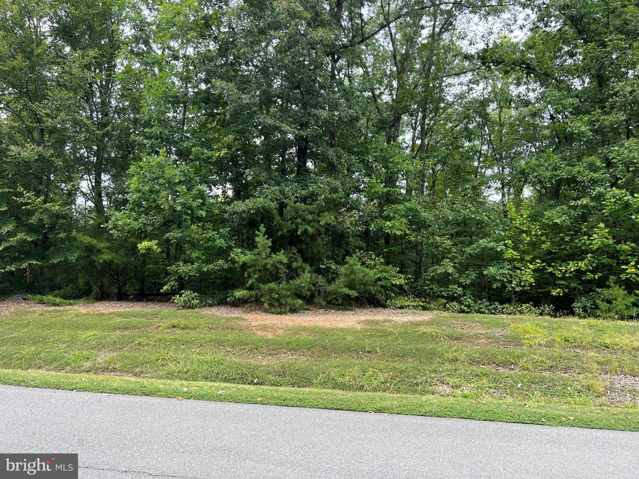 NOAH'S LANDING - Land