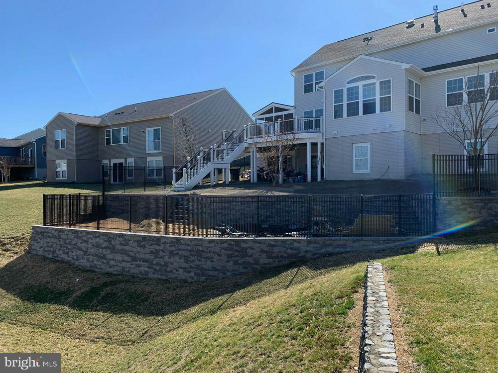 TWIN LAKES OVERLOOK - Residential