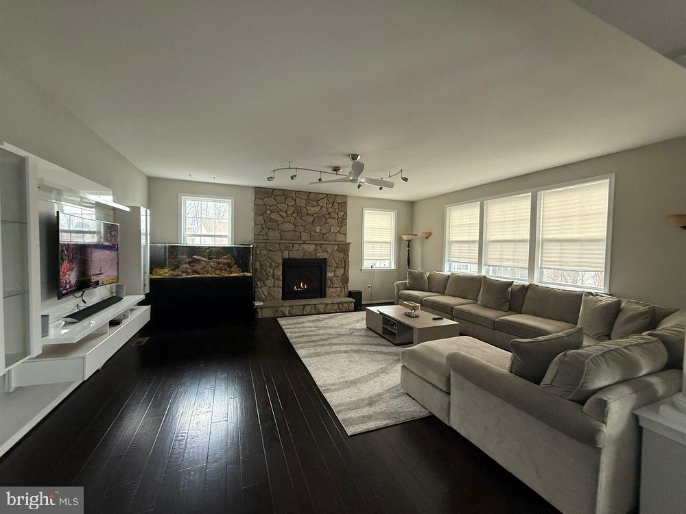 TWIN LAKES OVERLOOK - Residential