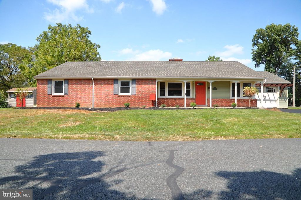 Photo of 25 Hillcrest Avenue, Leola, PA 17540 (MLS # PALA2056746)