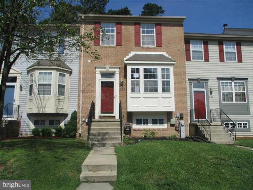 Brick front town home in sought after Aspen Park with Bay Window. Hardwood flooring on main level and ceramic floored kitchen with an open floor plan that goes thru the dining and living room to the deck. A huge Master Bedroom with vaulted ceilings and Master Bath Suite. Lower Level has 4th bedroom with full bath and family room. Walk out nice size level back yard.