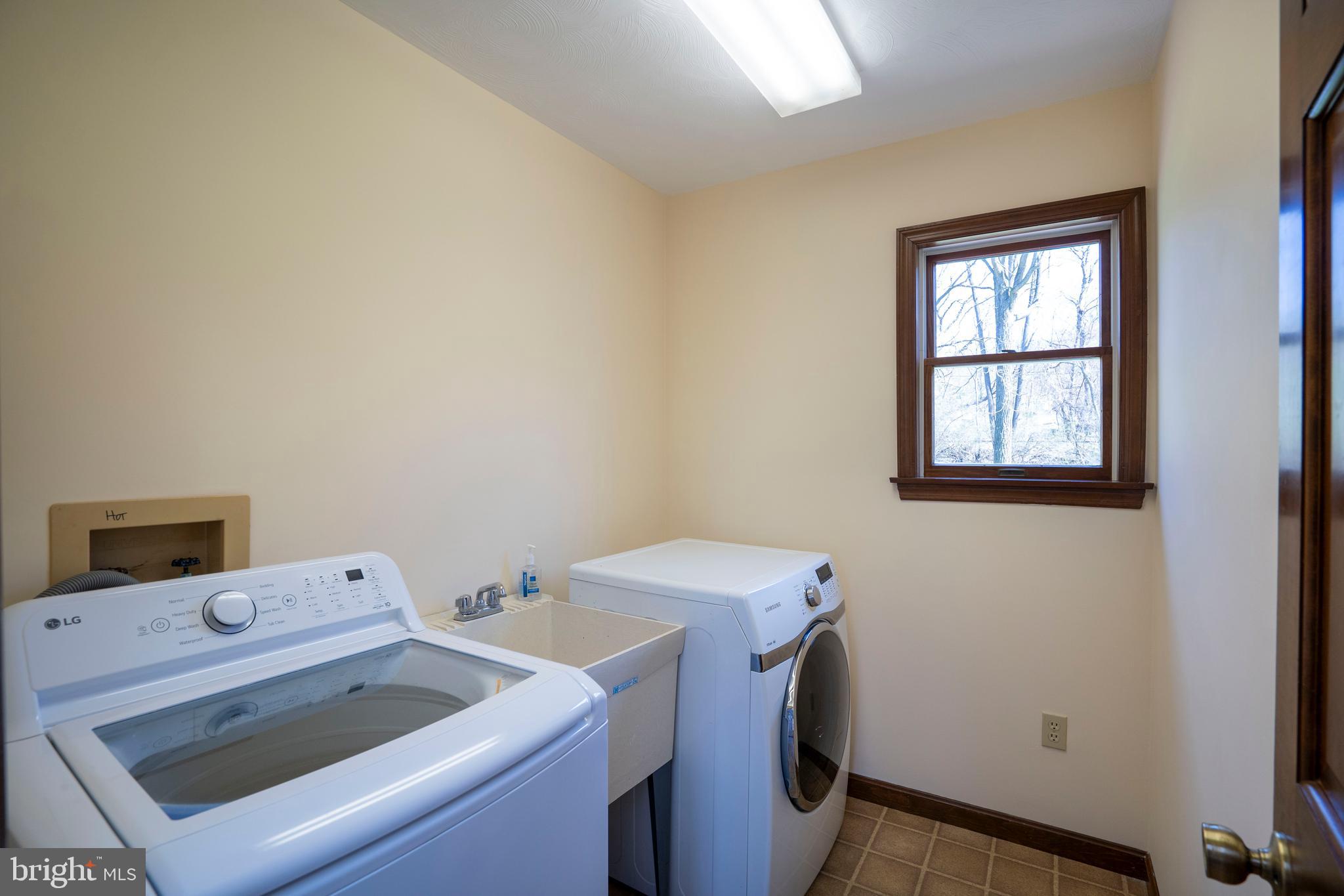 WALNUT GROVE - Residential