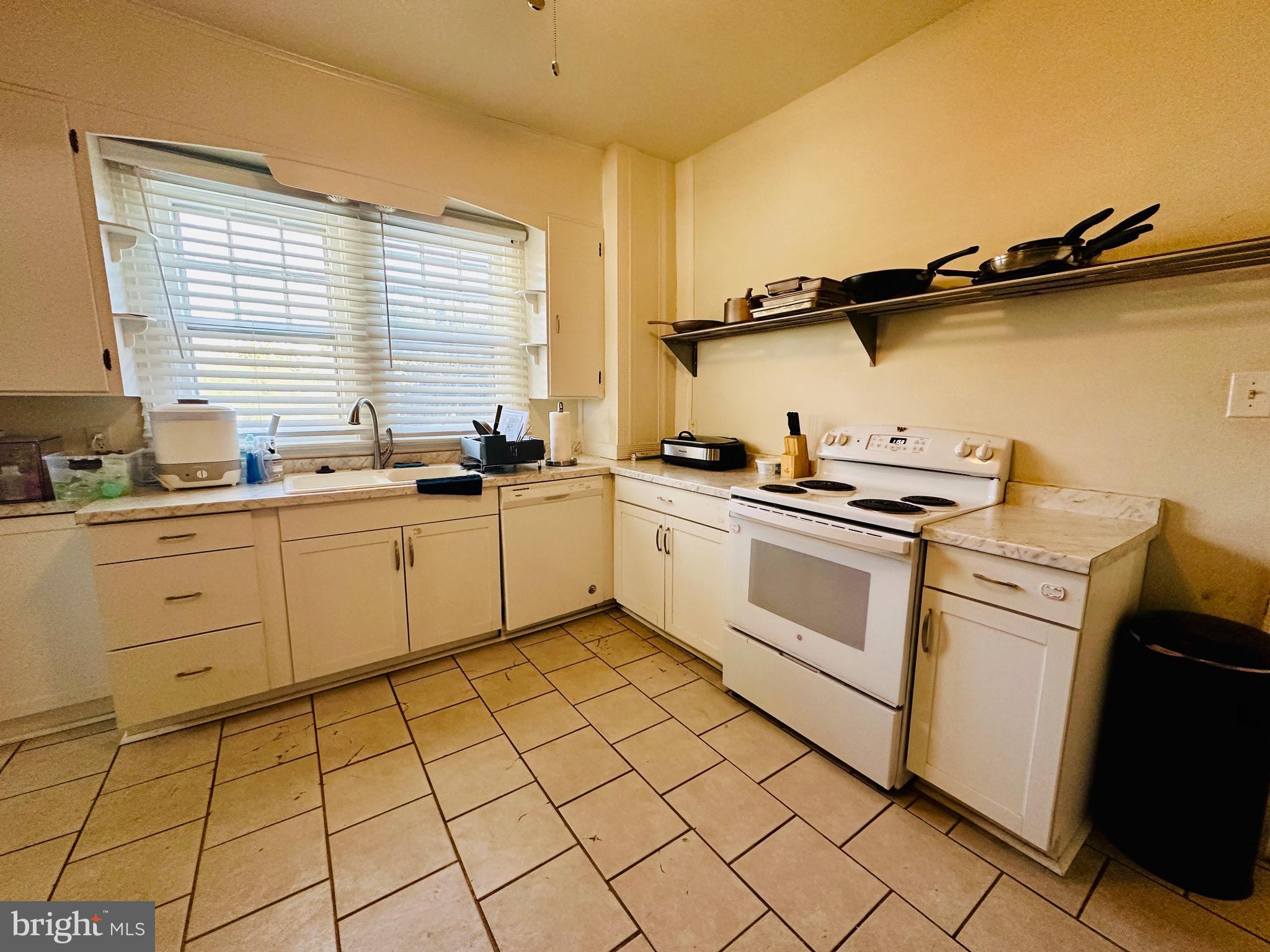 TOWN OF BERRYVILLE - Commercial Sale