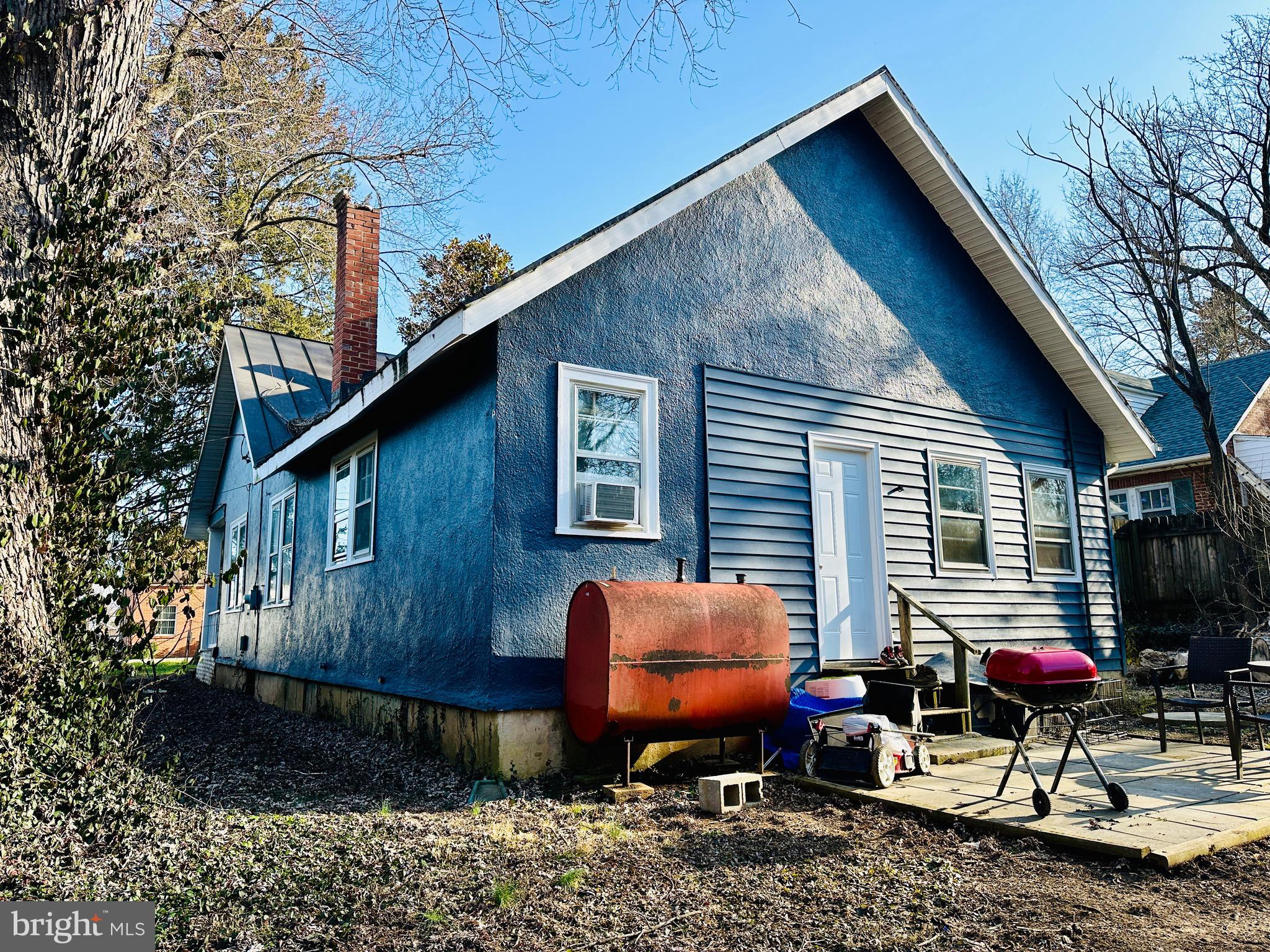 TOWN OF BERRYVILLE - Commercial Sale