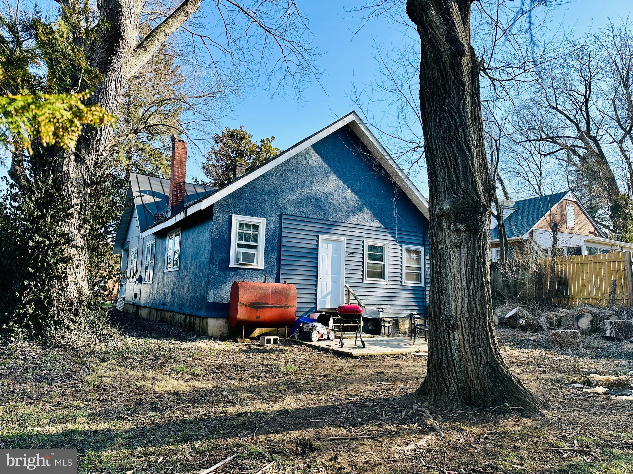 TOWN OF BERRYVILLE - Commercial Sale