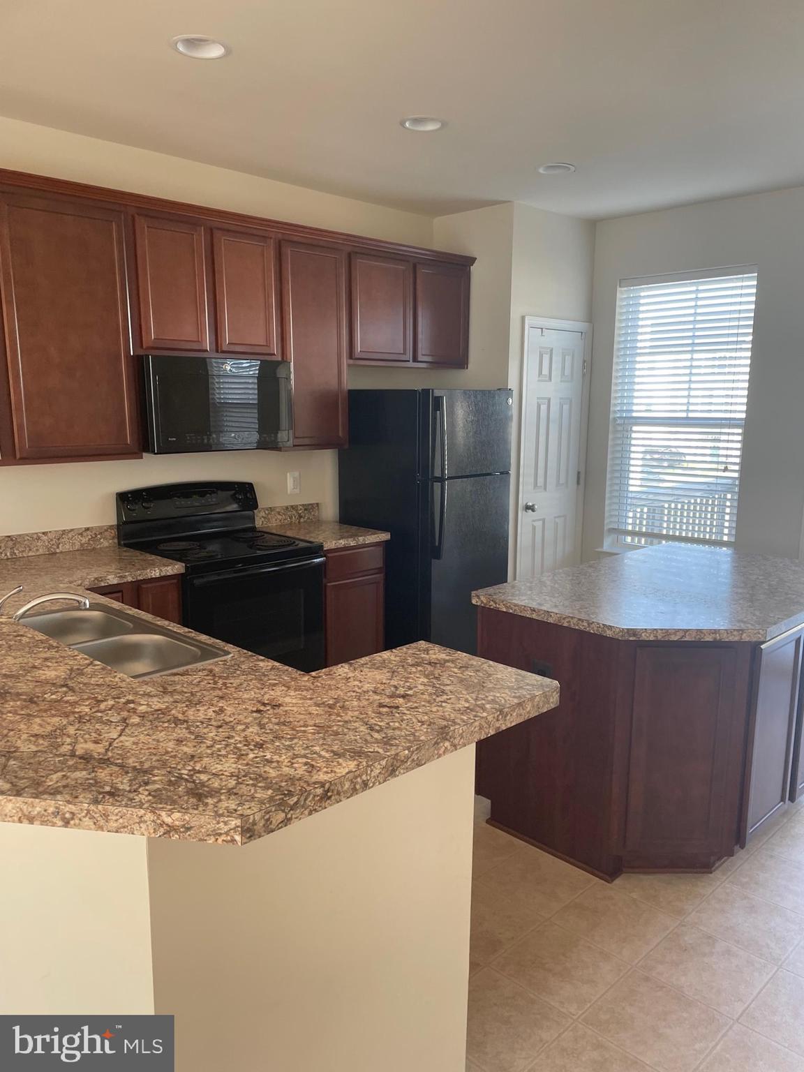 SNOWDEN BRIDGE - Residential Lease