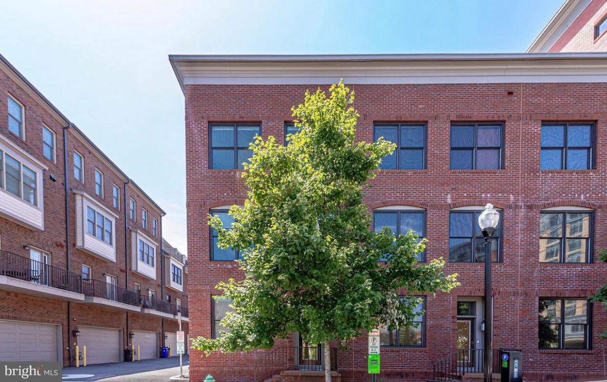 2810 11TH STREET S T001