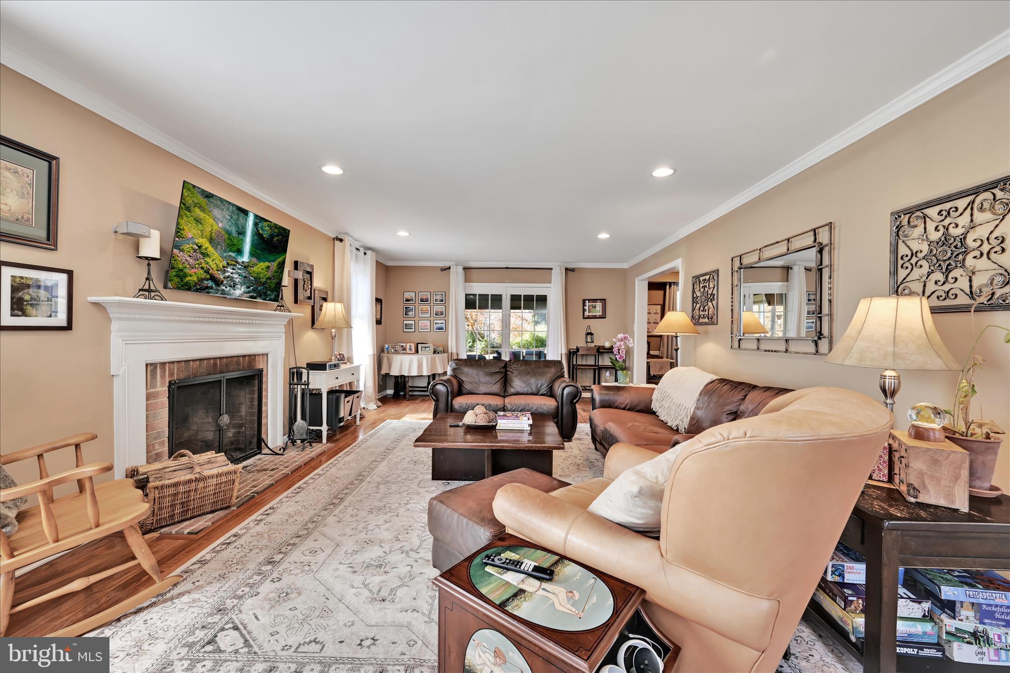 WHITE CHIMNEYS - Residential