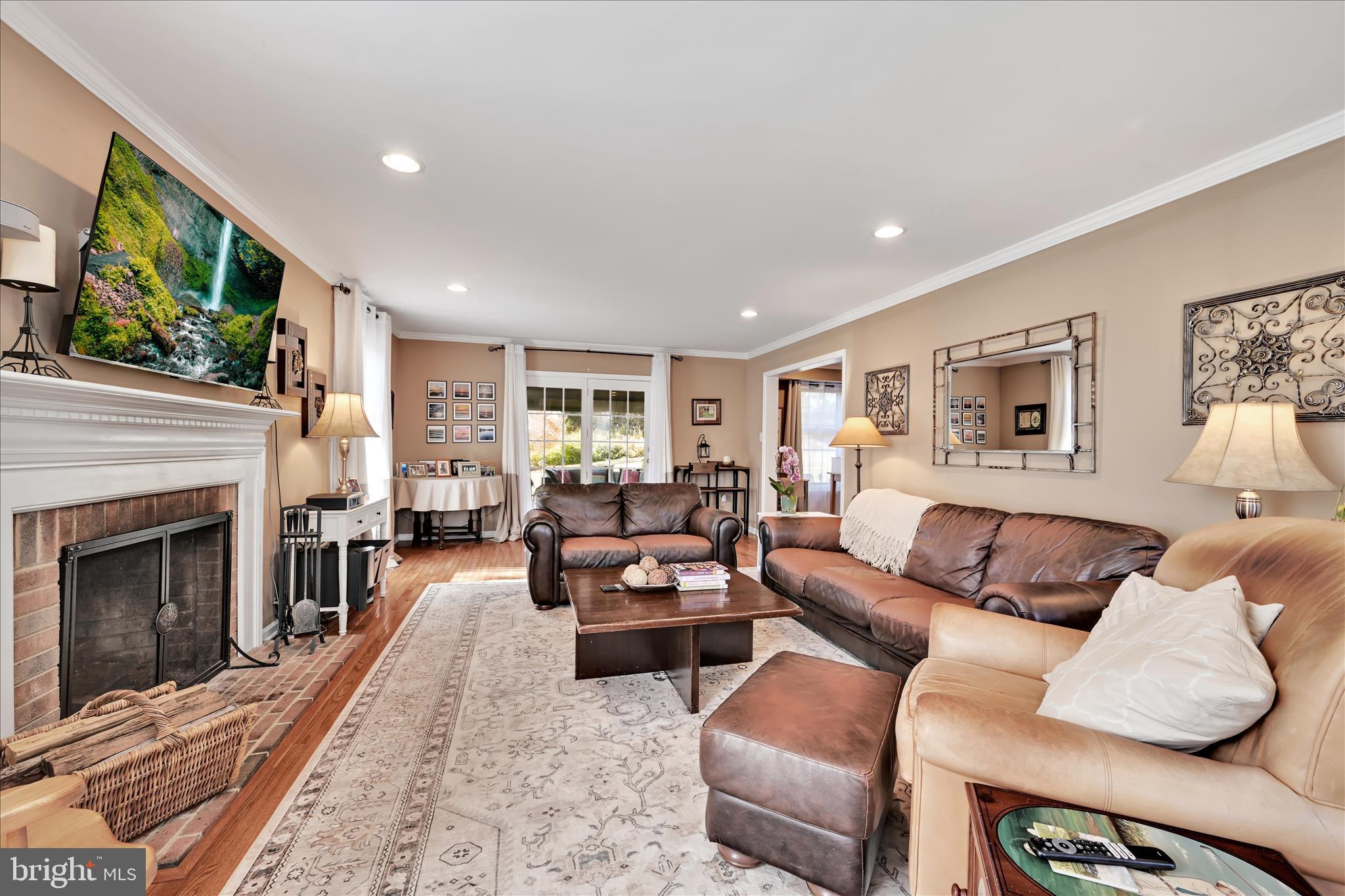 WHITE CHIMNEYS - Residential