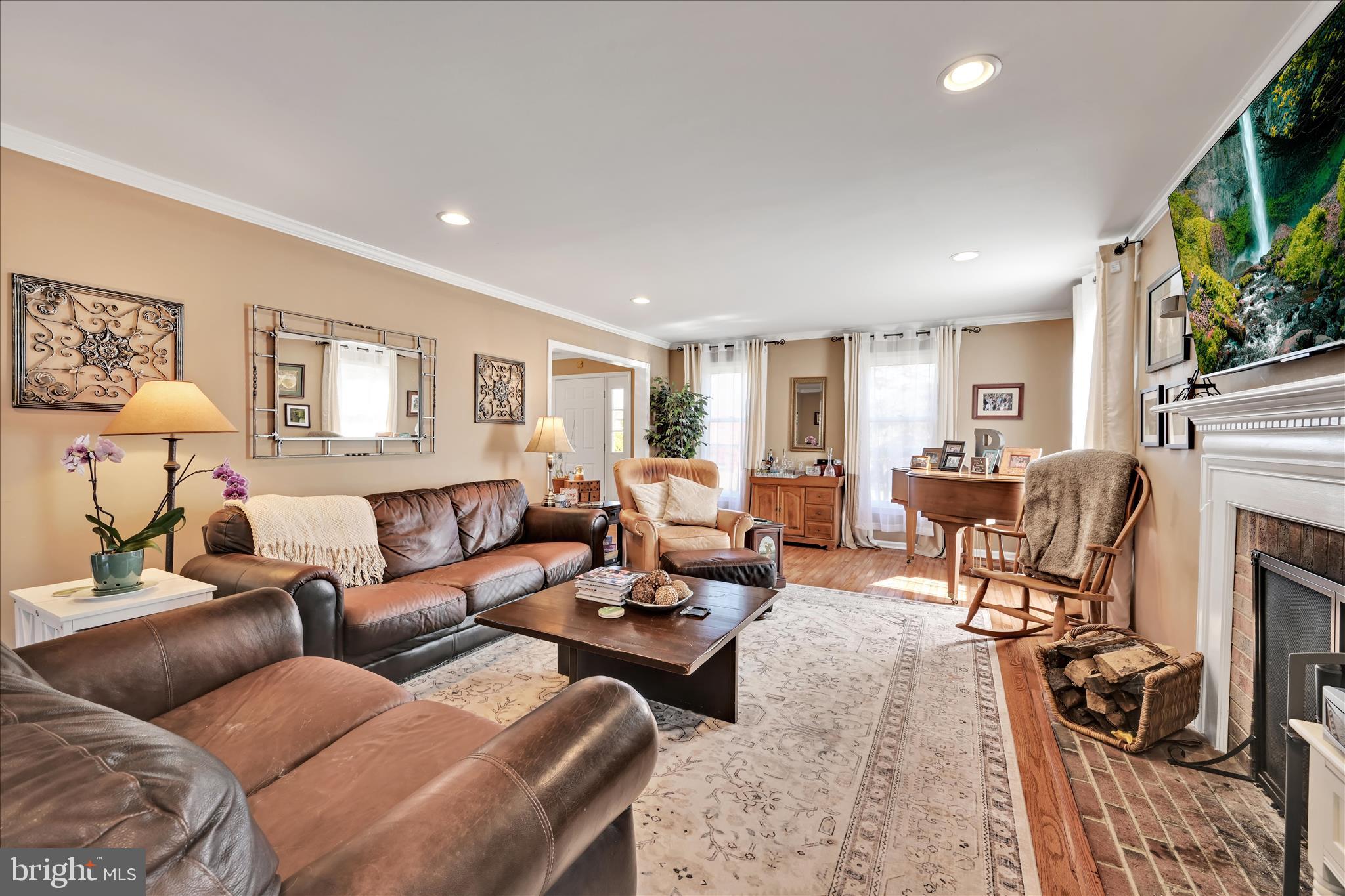 WHITE CHIMNEYS - Residential