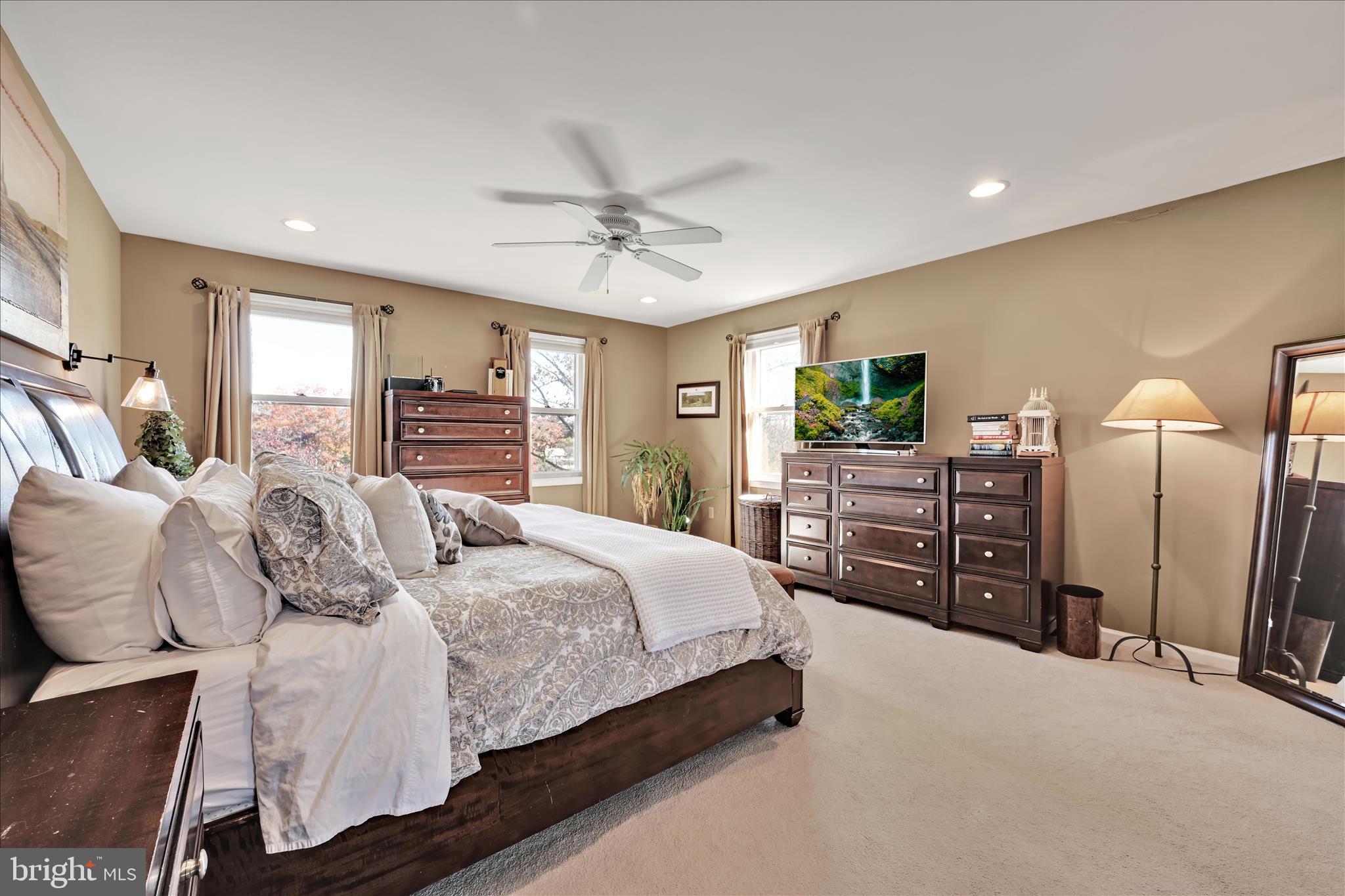 WHITE CHIMNEYS - Residential