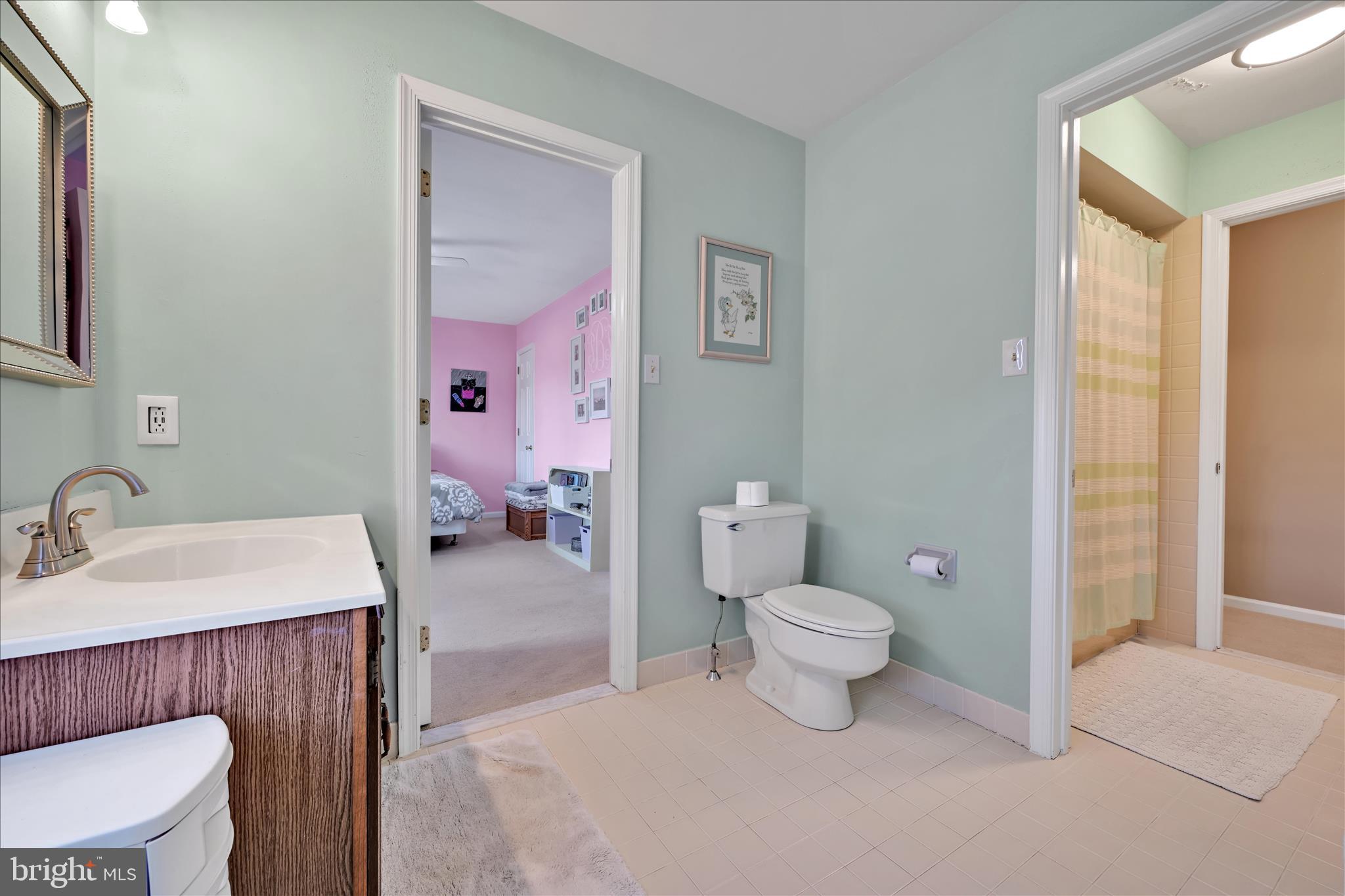 WHITE CHIMNEYS - Residential